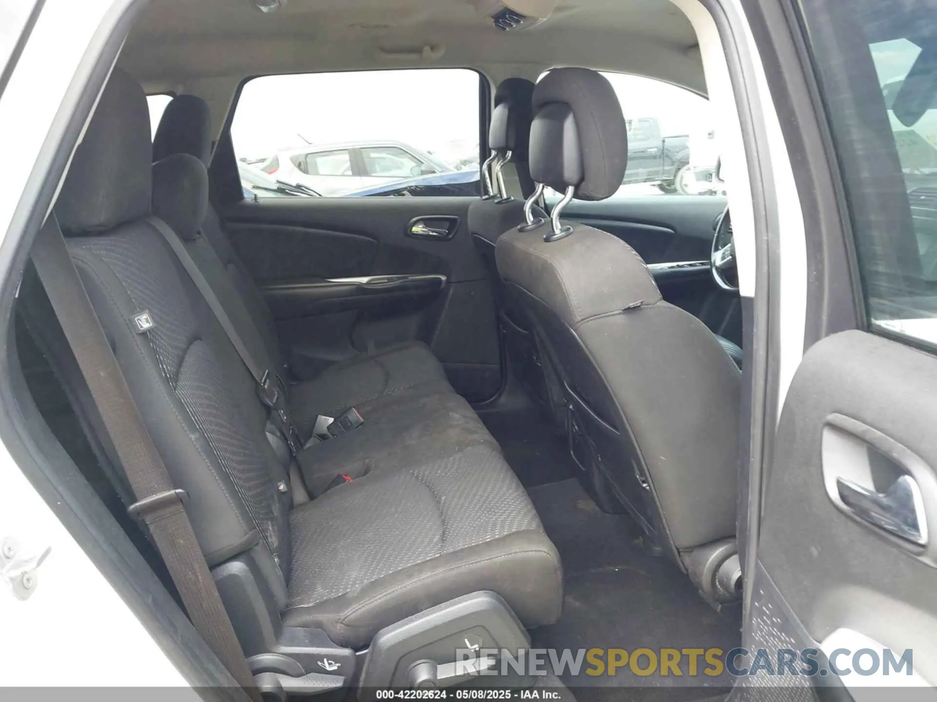 8 Photograph of a damaged car 3C4PDCAB1LT269345 DODGE JOURNEY 2020