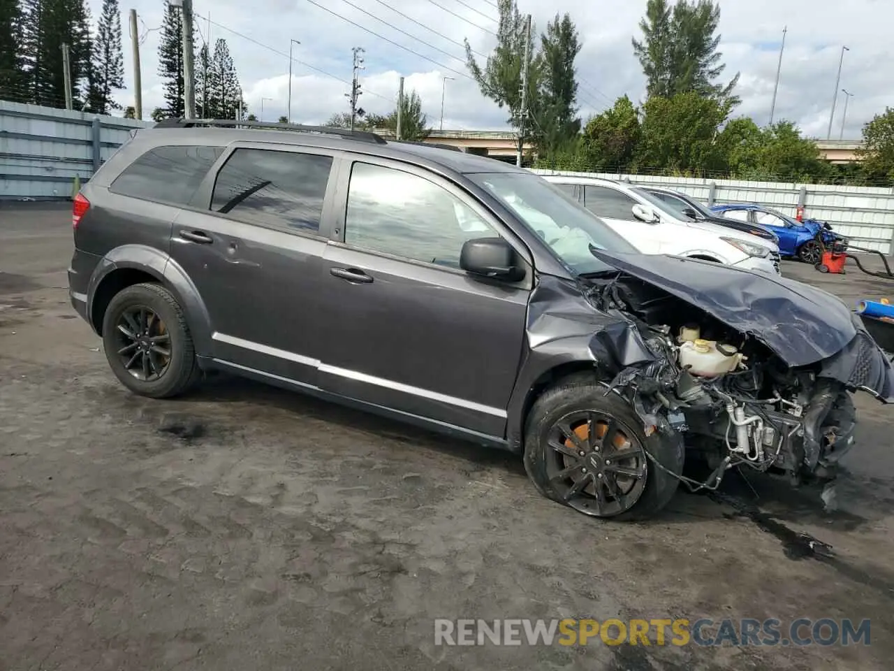 4 Photograph of a damaged car 3C4PDCAB1LT273492 DODGE JOURNEY 2020