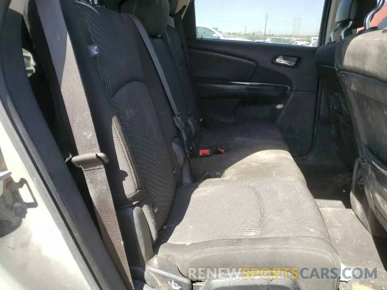10 Photograph of a damaged car 3C4PDCAB1LT274125 DODGE JOURNEY 2020