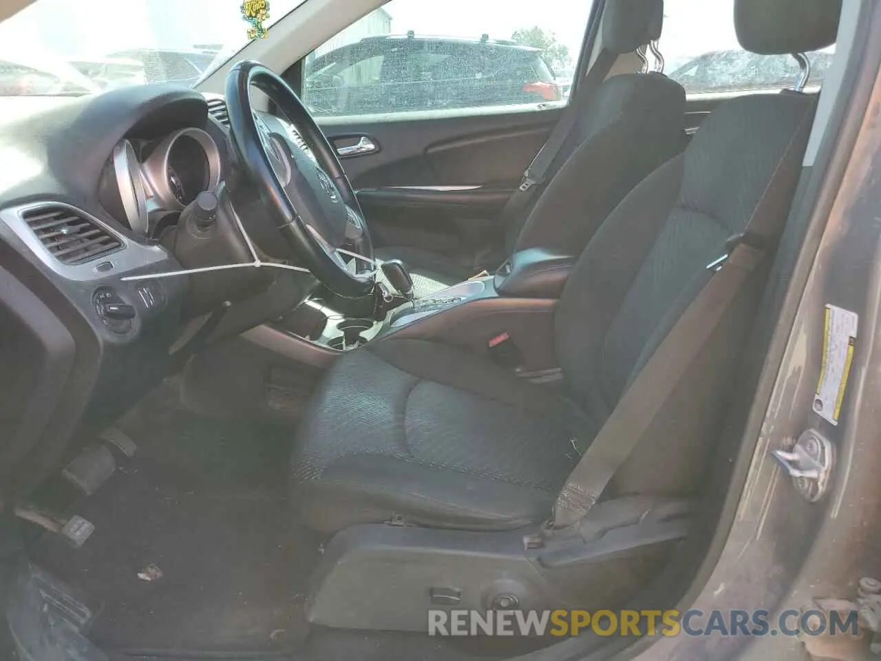7 Photograph of a damaged car 3C4PDCAB1LT274125 DODGE JOURNEY 2020