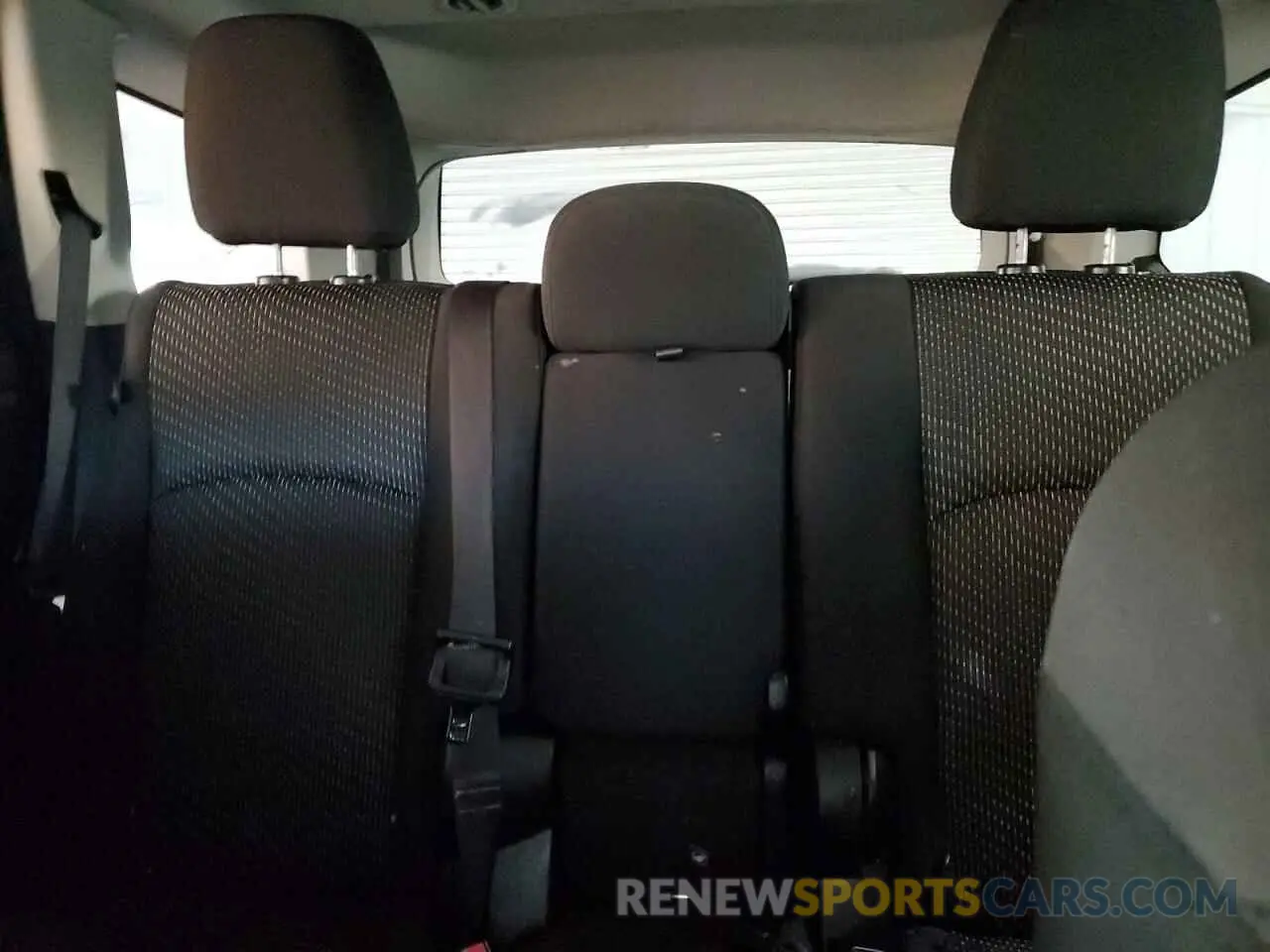10 Photograph of a damaged car 3C4PDCAB1LT275632 DODGE JOURNEY 2020