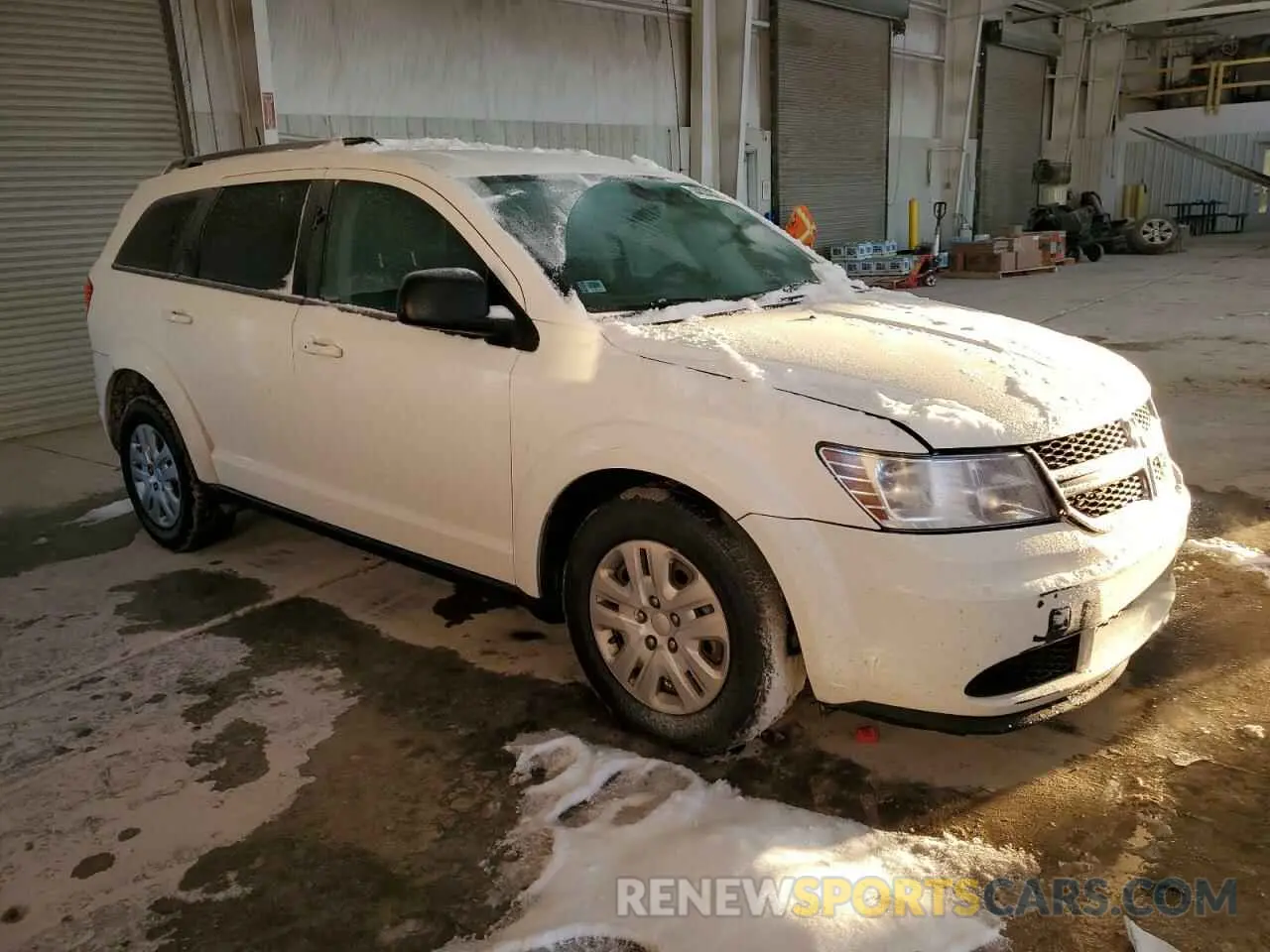 4 Photograph of a damaged car 3C4PDCAB1LT275632 DODGE JOURNEY 2020