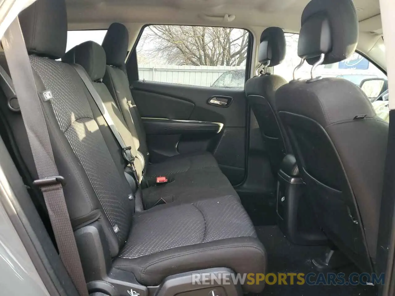 11 Photograph of a damaged car 3C4PDCAB1LT275839 DODGE JOURNEY 2020