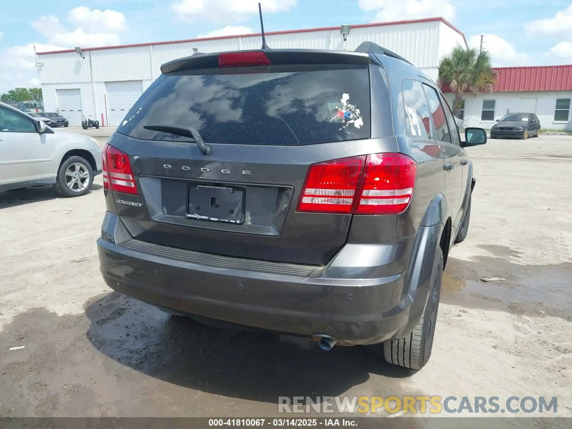 4 Photograph of a damaged car 3C4PDCAB1LT279048 DODGE JOURNEY 2020