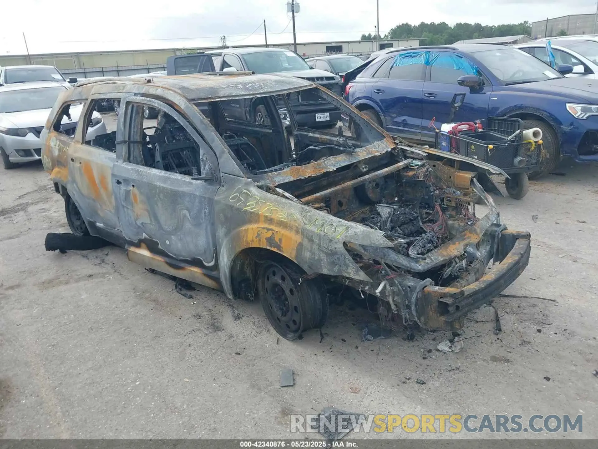 1 Photograph of a damaged car 3C4PDCAB1LT279907 DODGE JOURNEY 2020