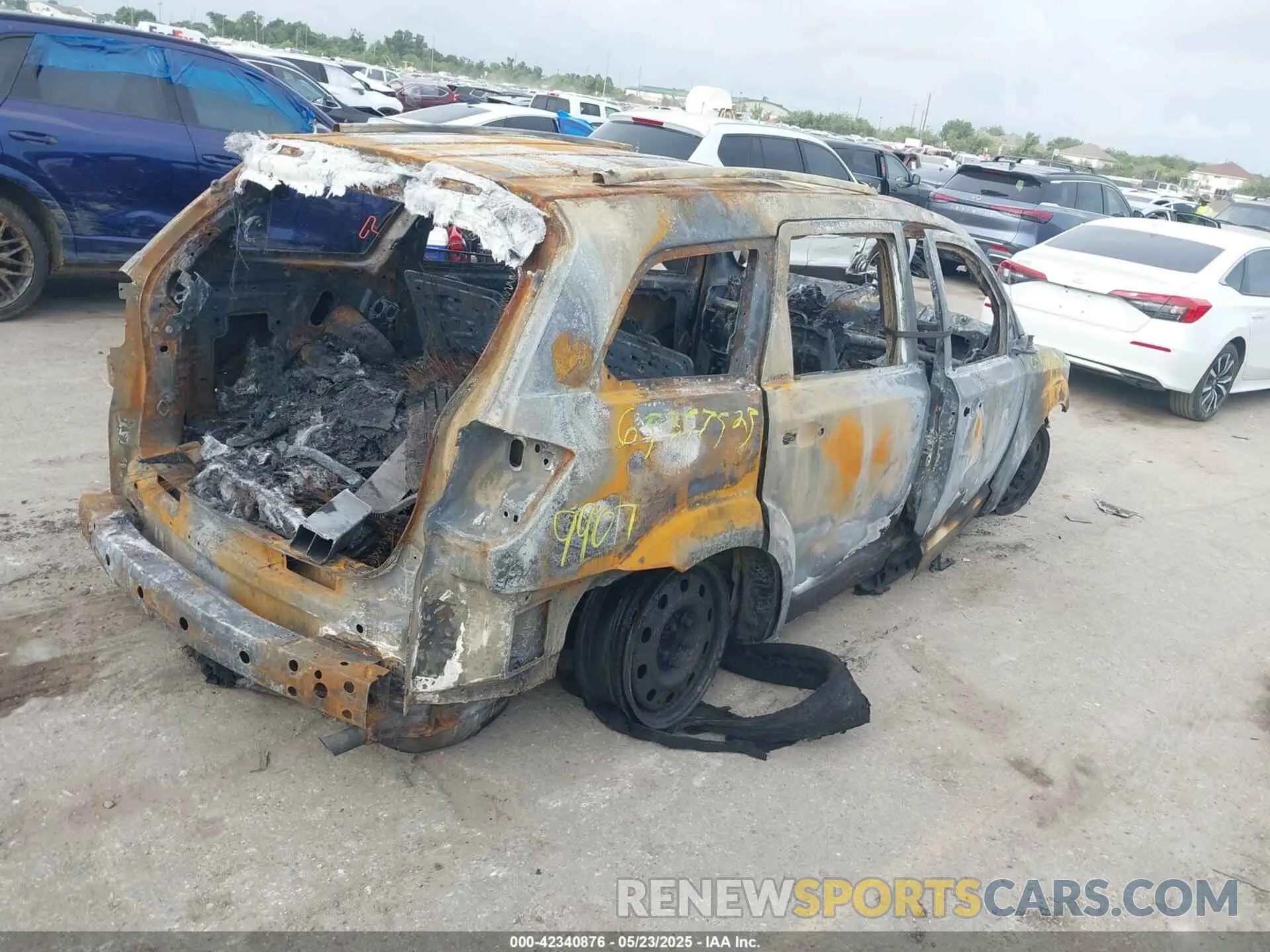 4 Photograph of a damaged car 3C4PDCAB1LT279907 DODGE JOURNEY 2020