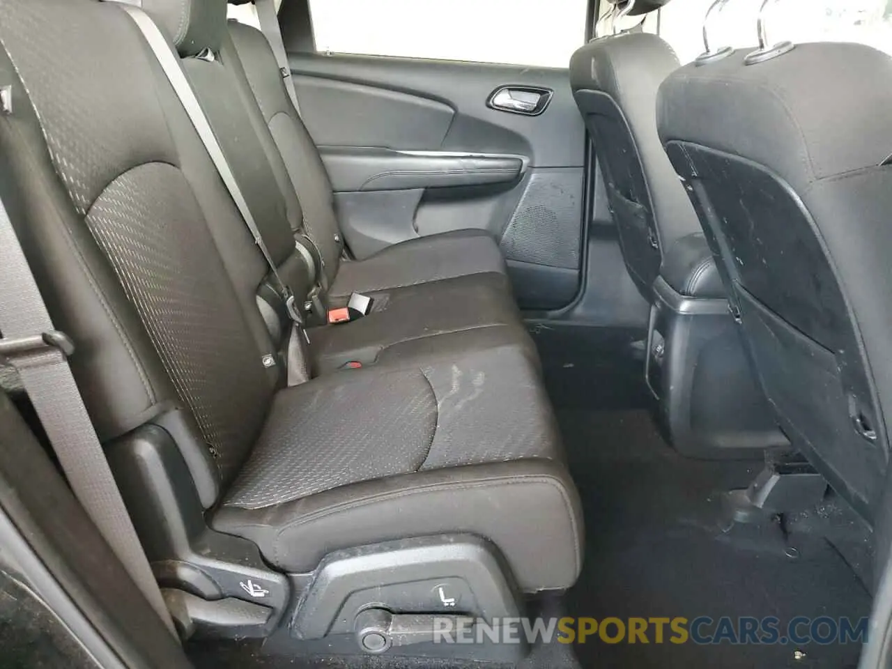 11 Photograph of a damaged car 3C4PDCAB2LT202608 DODGE JOURNEY 2020
