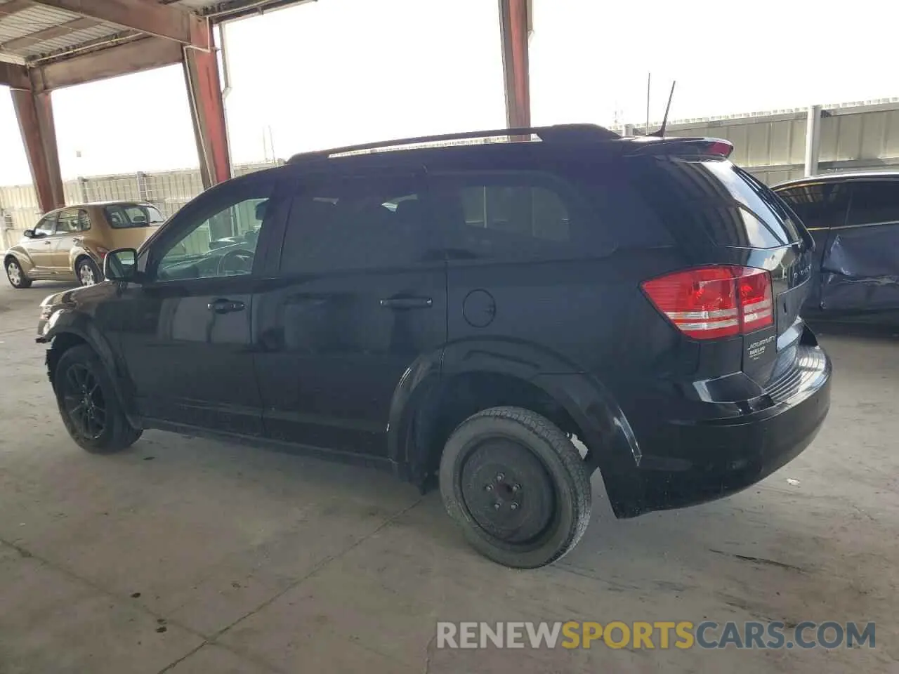 2 Photograph of a damaged car 3C4PDCAB2LT202608 DODGE JOURNEY 2020