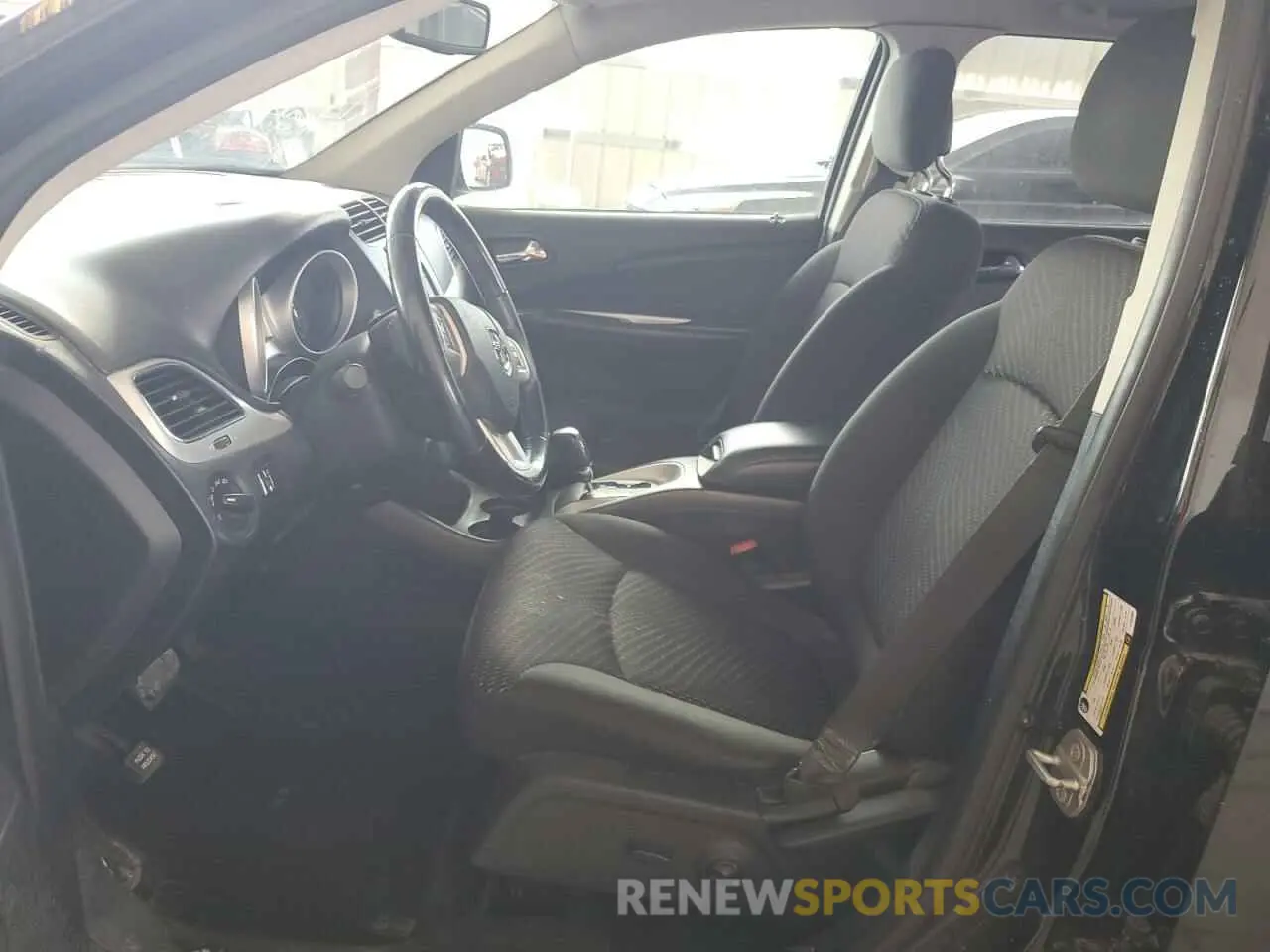 7 Photograph of a damaged car 3C4PDCAB2LT202608 DODGE JOURNEY 2020