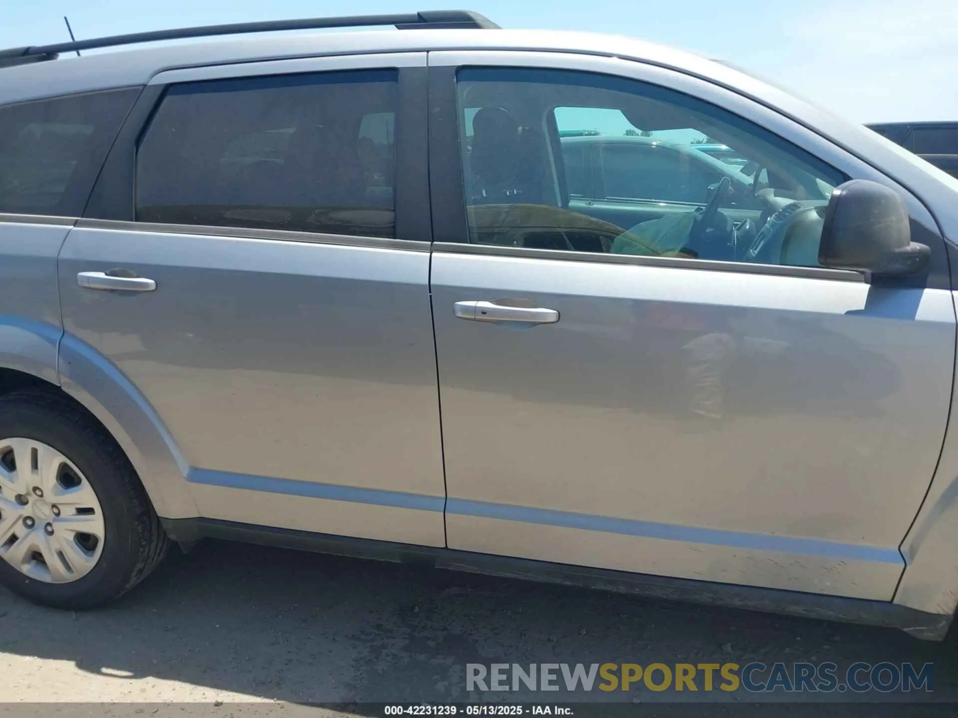 12 Photograph of a damaged car 3C4PDCAB2LT250674 DODGE JOURNEY 2020