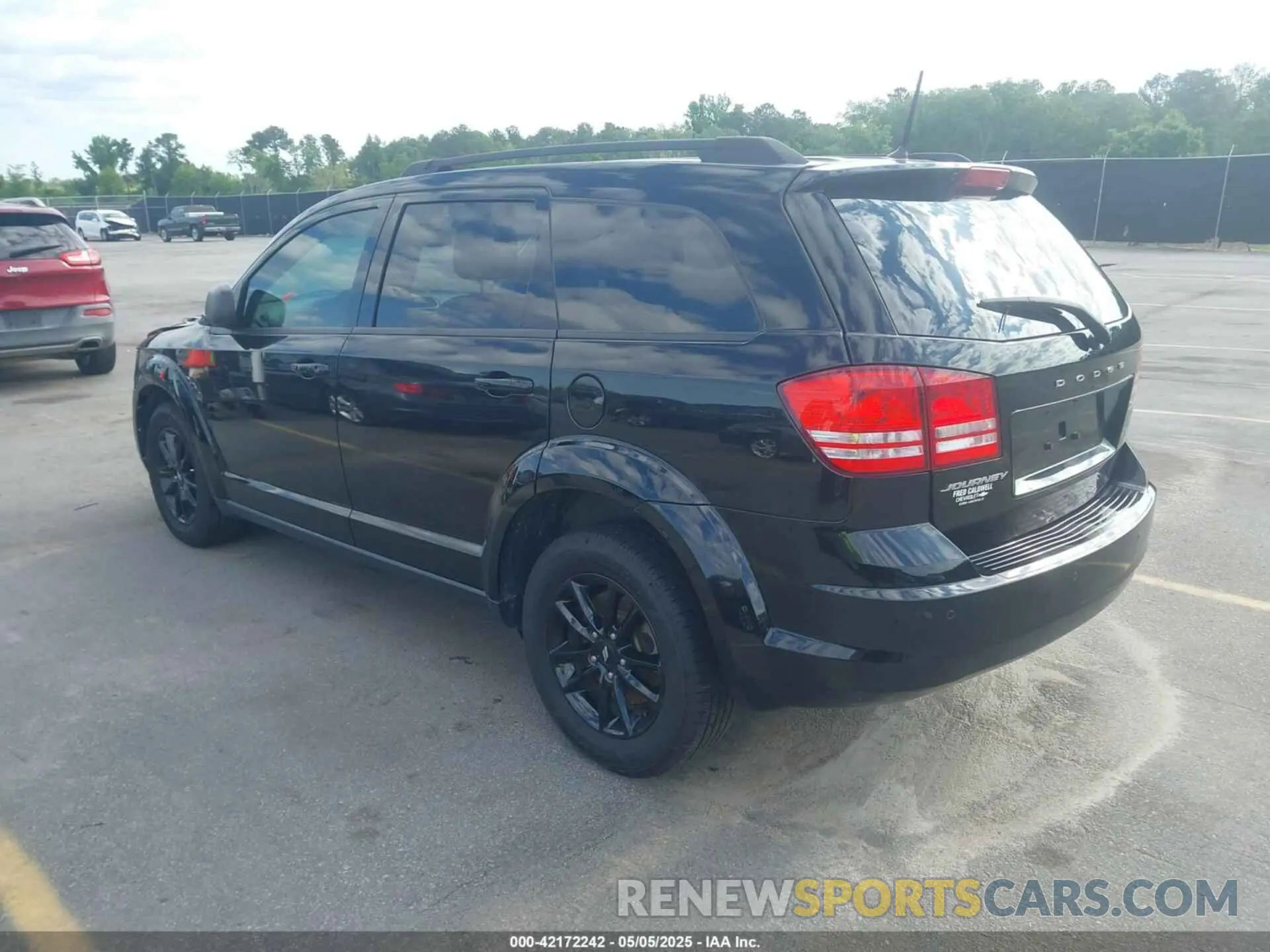 3 Photograph of a damaged car 3C4PDCAB2LT264395 DODGE JOURNEY 2020