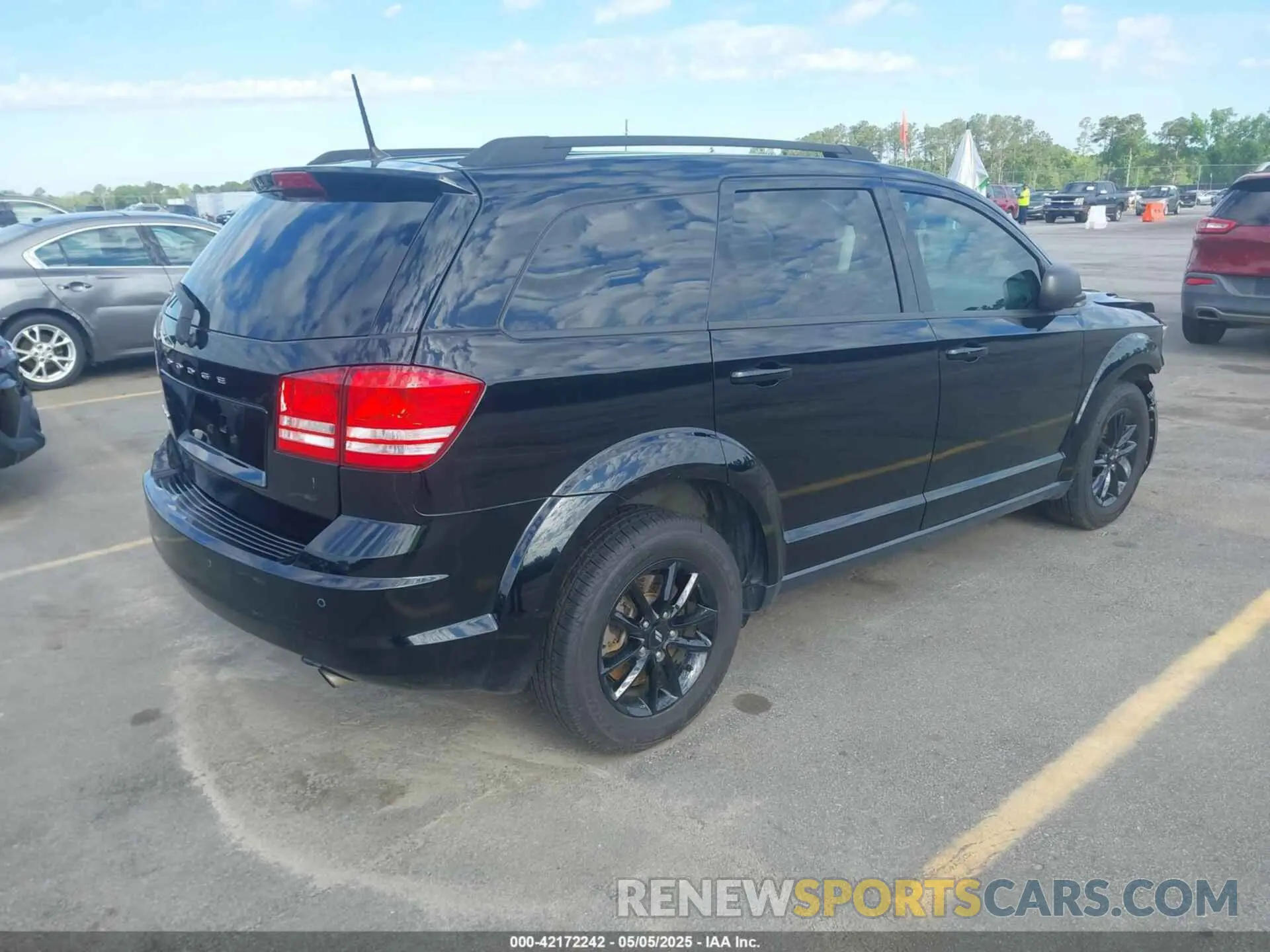 4 Photograph of a damaged car 3C4PDCAB2LT264395 DODGE JOURNEY 2020