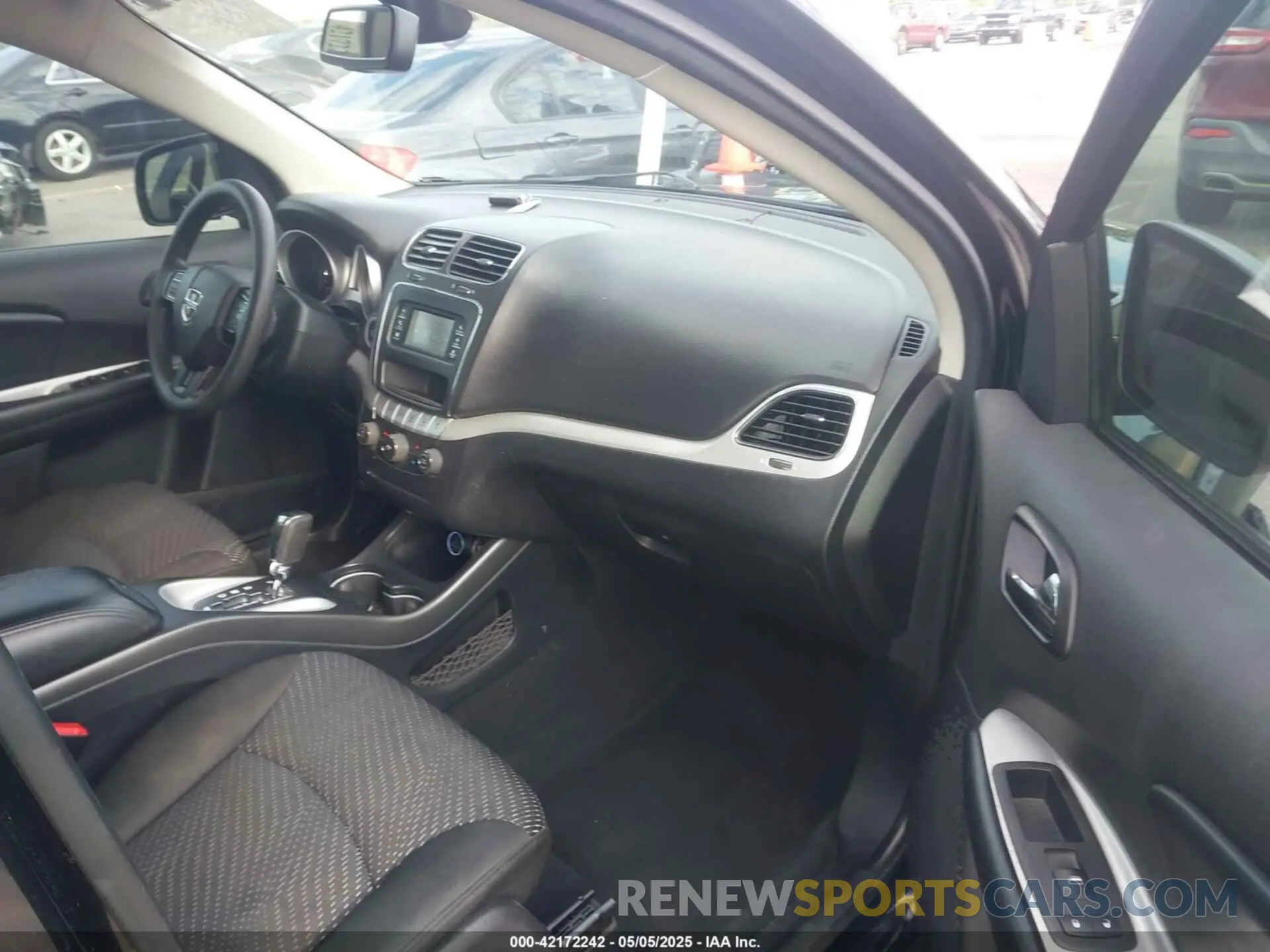 5 Photograph of a damaged car 3C4PDCAB2LT264395 DODGE JOURNEY 2020
