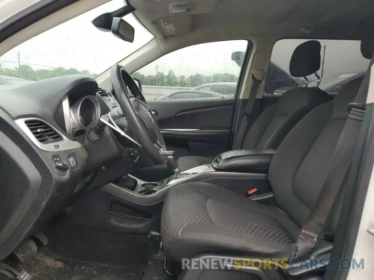 7 Photograph of a damaged car 3C4PDCAB2LT266308 DODGE JOURNEY 2020