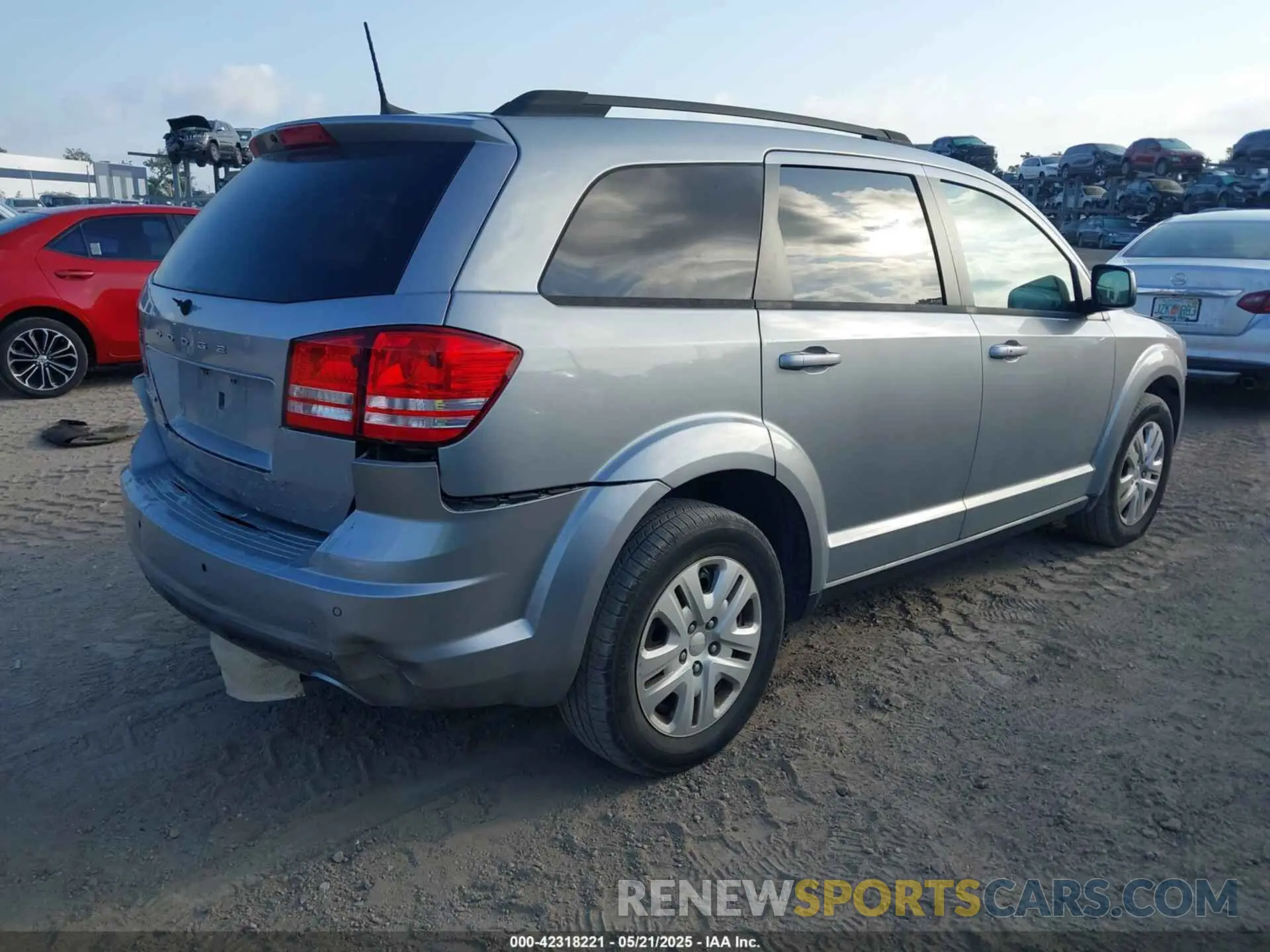 4 Photograph of a damaged car 3C4PDCAB2LT270729 DODGE JOURNEY 2020