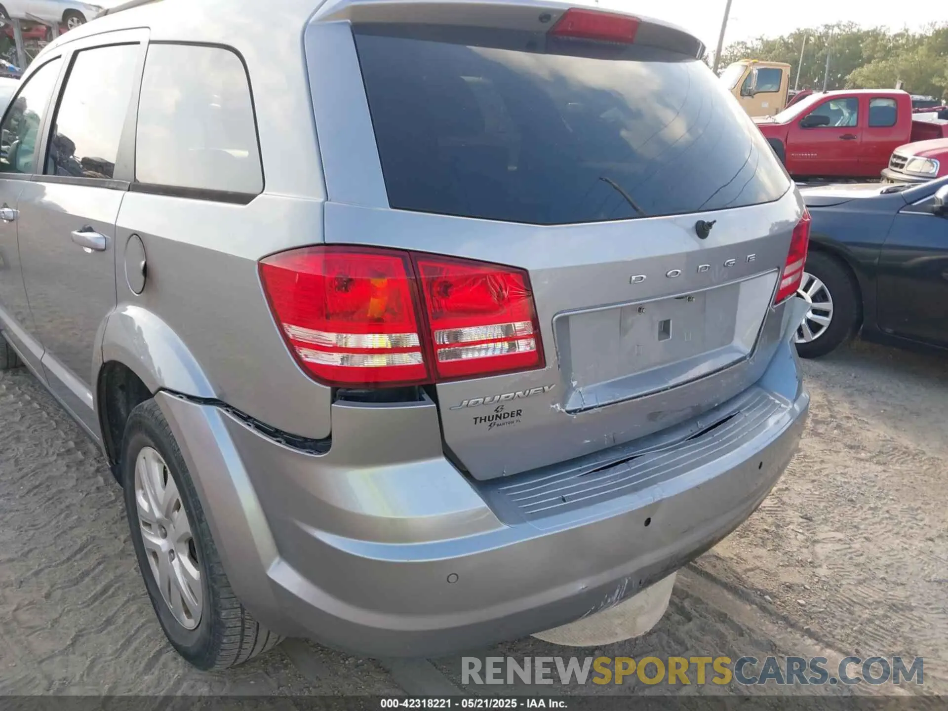 6 Photograph of a damaged car 3C4PDCAB2LT270729 DODGE JOURNEY 2020