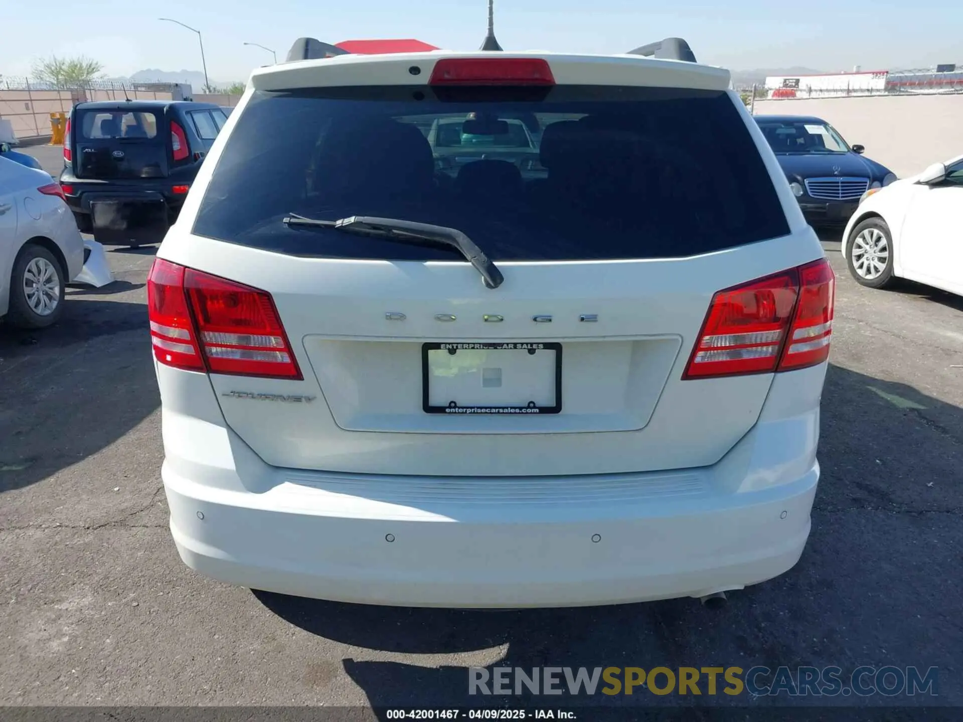 16 Photograph of a damaged car 3C4PDCAB2LT273467 DODGE JOURNEY 2020