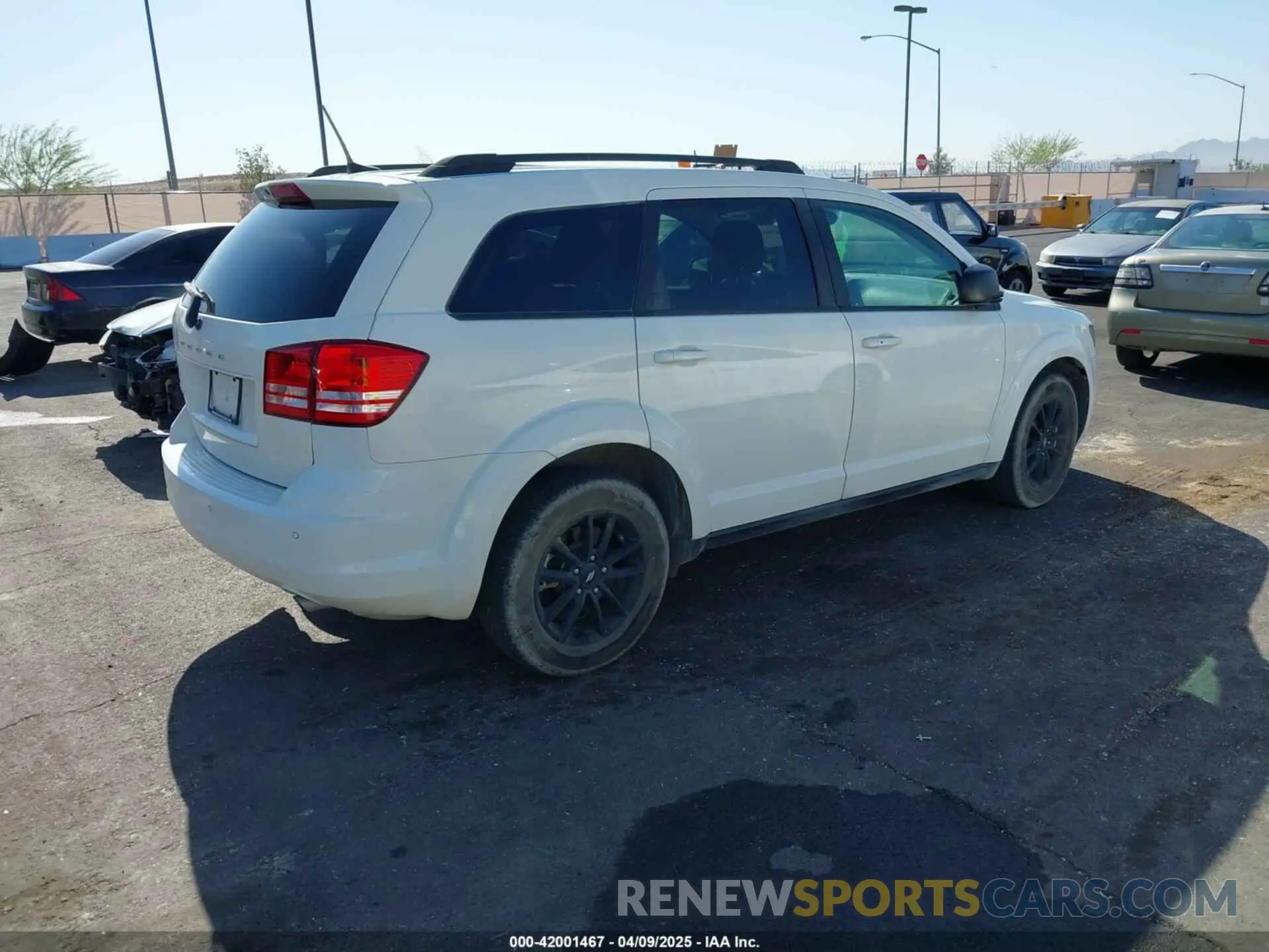 4 Photograph of a damaged car 3C4PDCAB2LT273467 DODGE JOURNEY 2020
