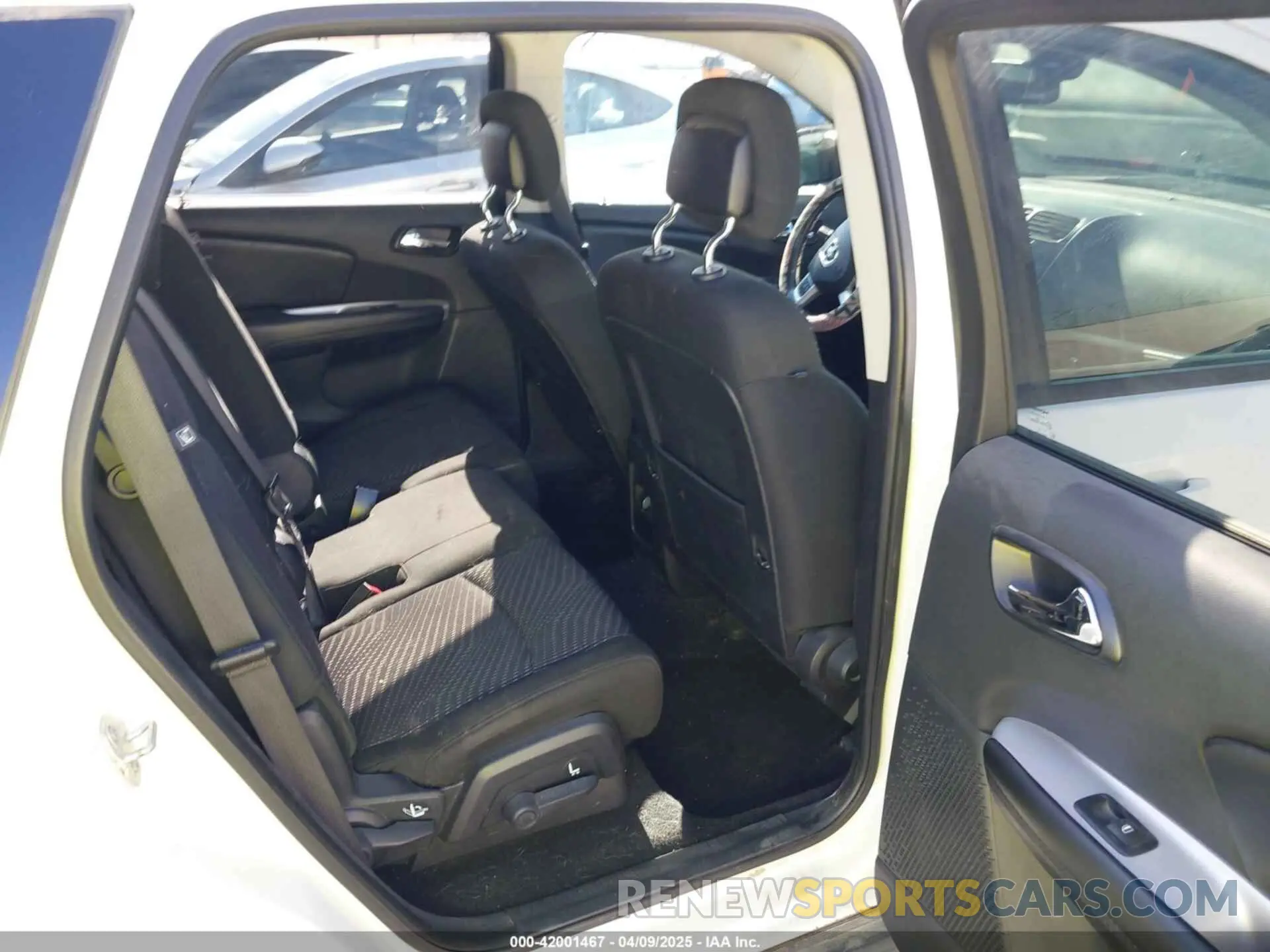 8 Photograph of a damaged car 3C4PDCAB2LT273467 DODGE JOURNEY 2020