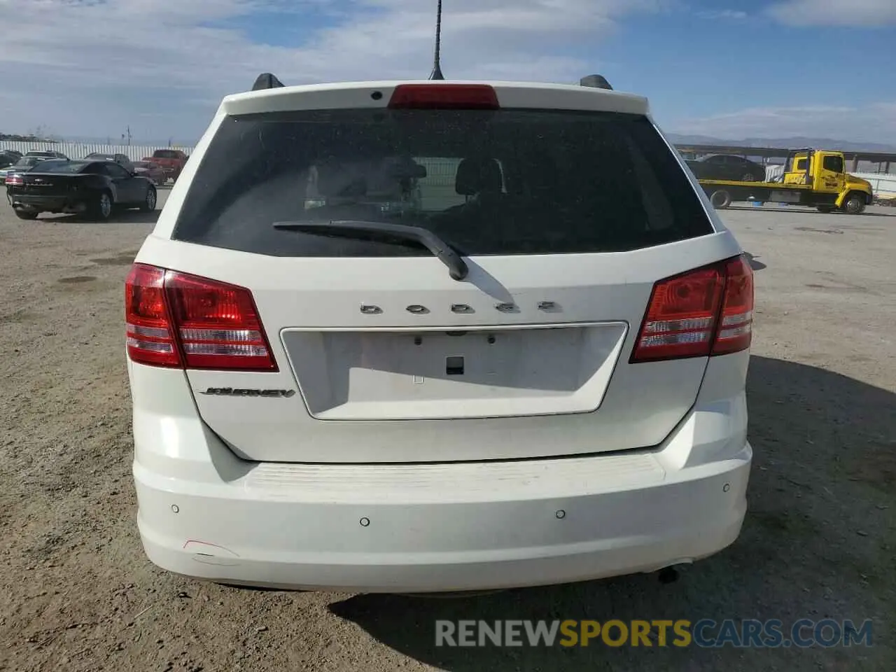 6 Photograph of a damaged car 3C4PDCAB2LT274019 DODGE JOURNEY 2020