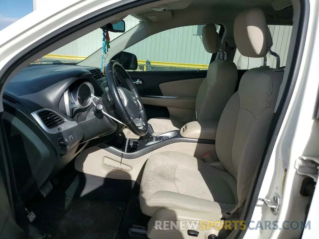 7 Photograph of a damaged car 3C4PDCAB2LT274019 DODGE JOURNEY 2020