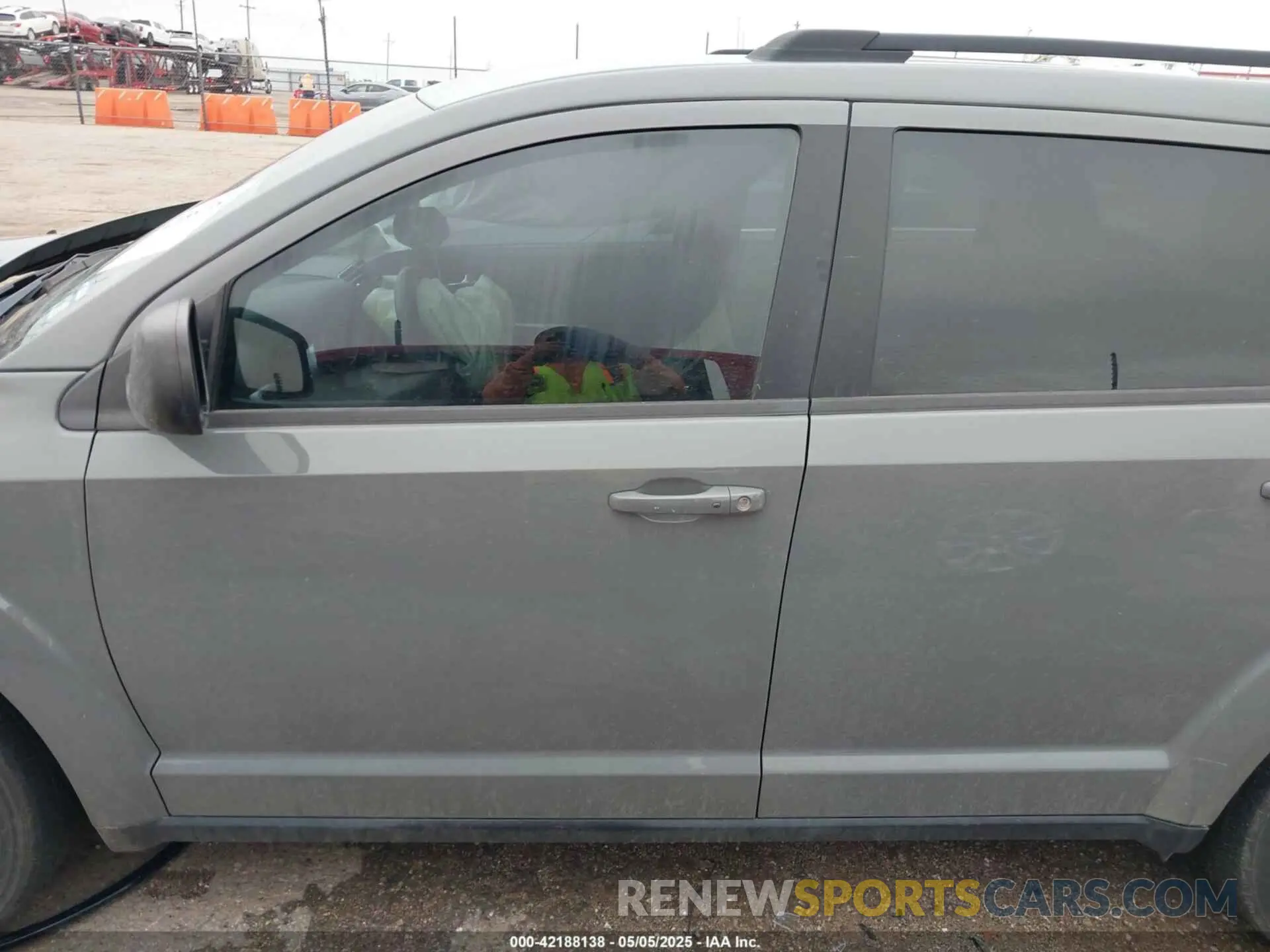 13 Photograph of a damaged car 3C4PDCAB3LT237626 DODGE JOURNEY 2020