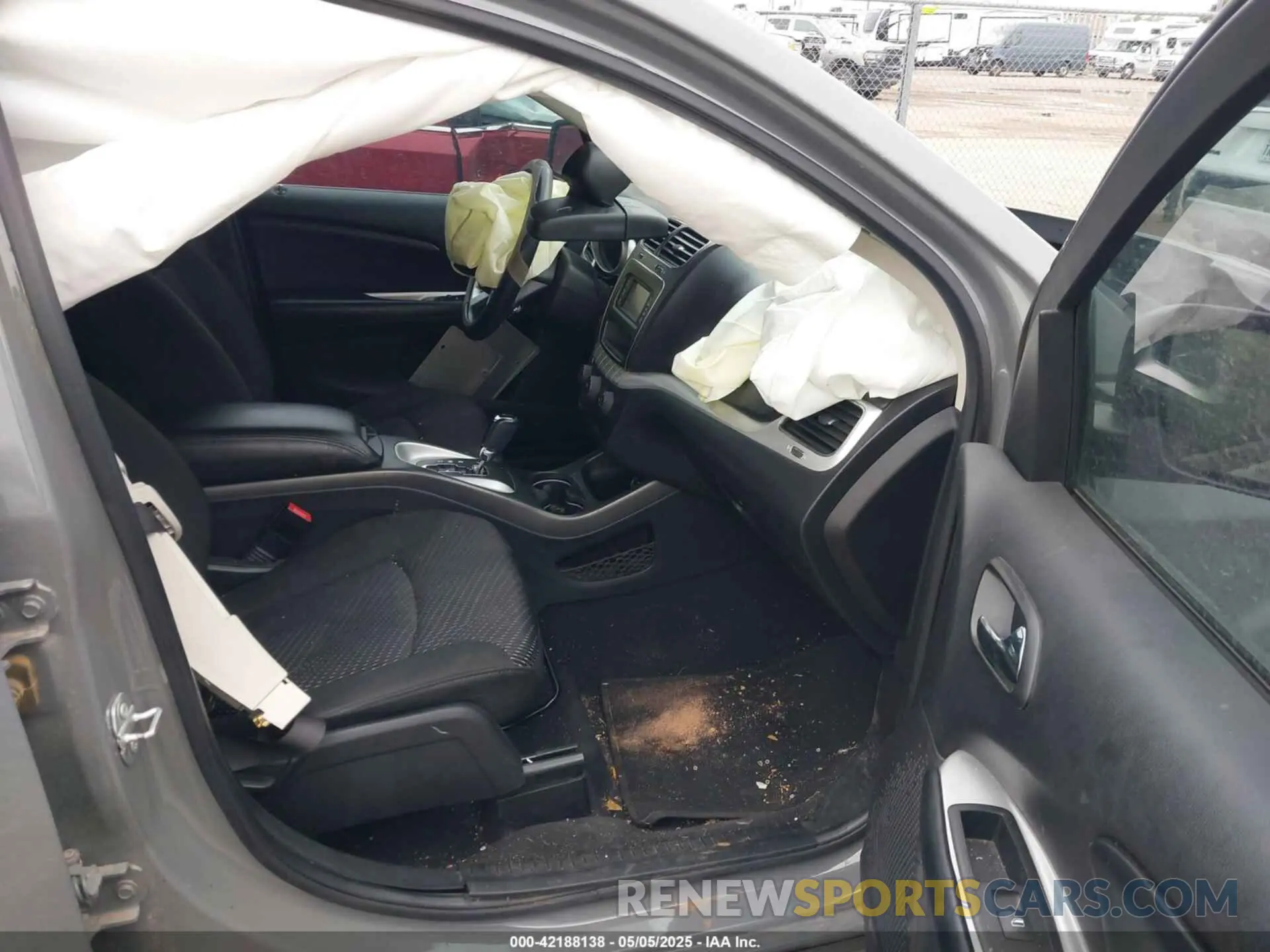 5 Photograph of a damaged car 3C4PDCAB3LT237626 DODGE JOURNEY 2020