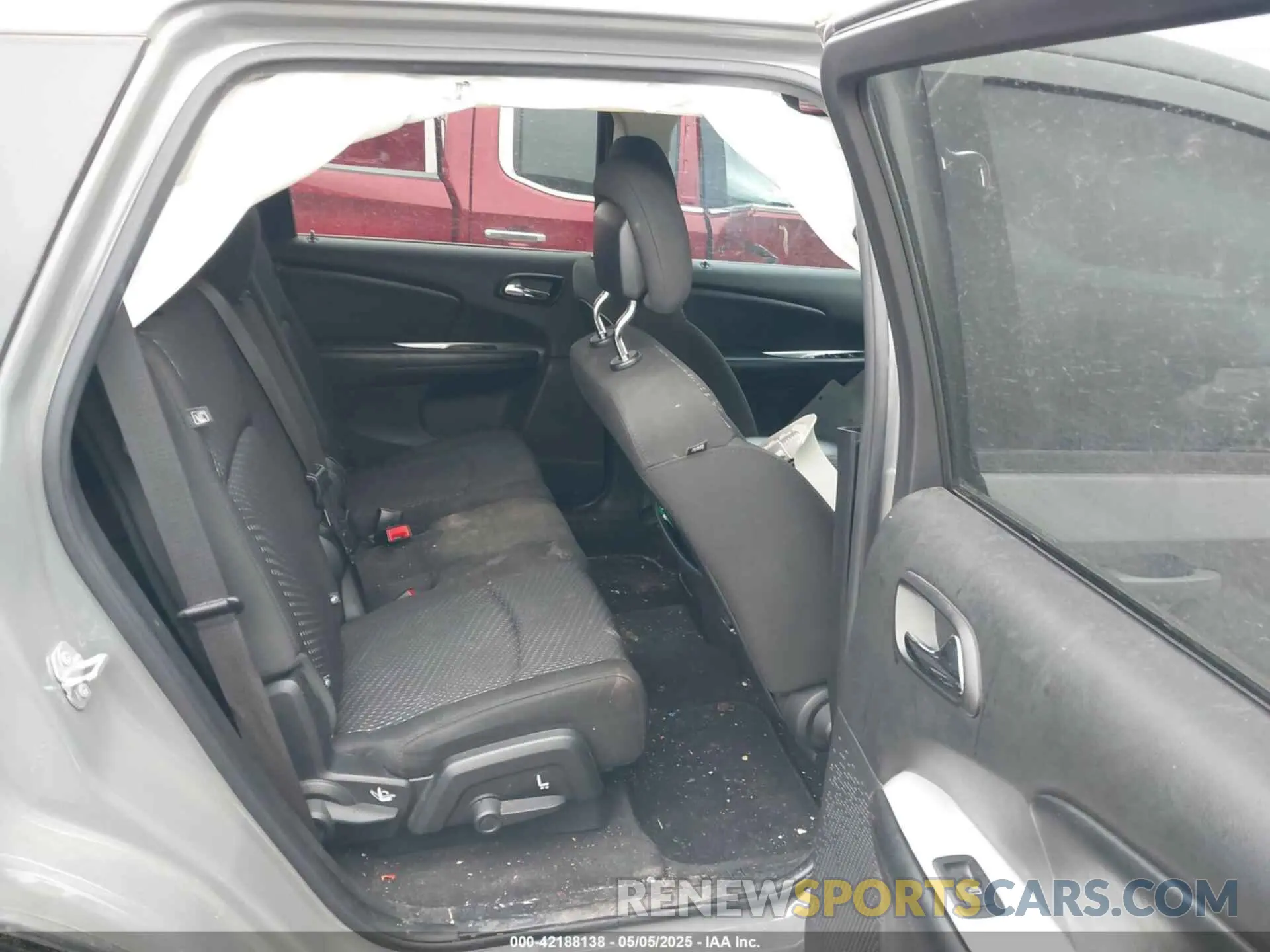 8 Photograph of a damaged car 3C4PDCAB3LT237626 DODGE JOURNEY 2020