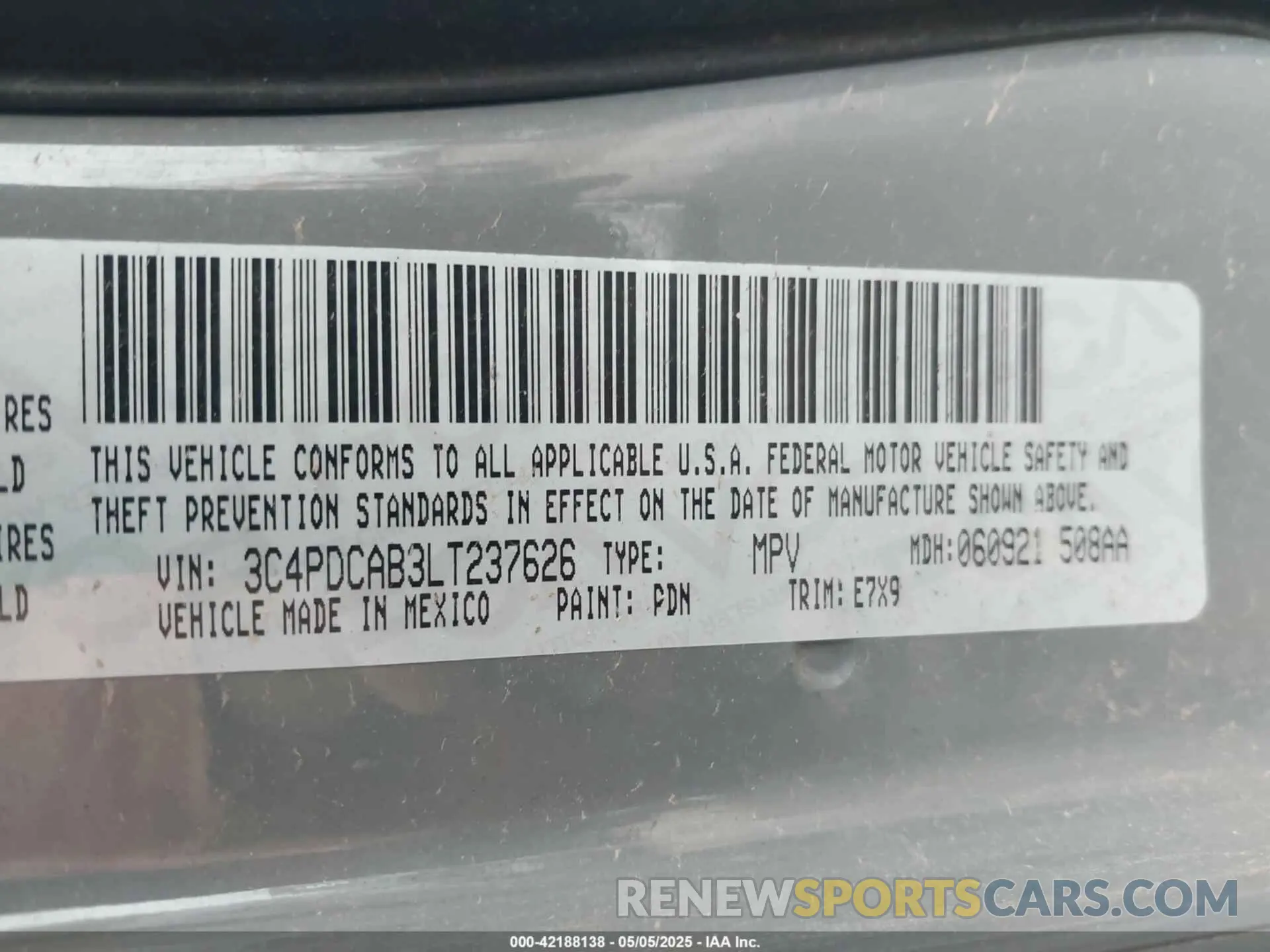 9 Photograph of a damaged car 3C4PDCAB3LT237626 DODGE JOURNEY 2020