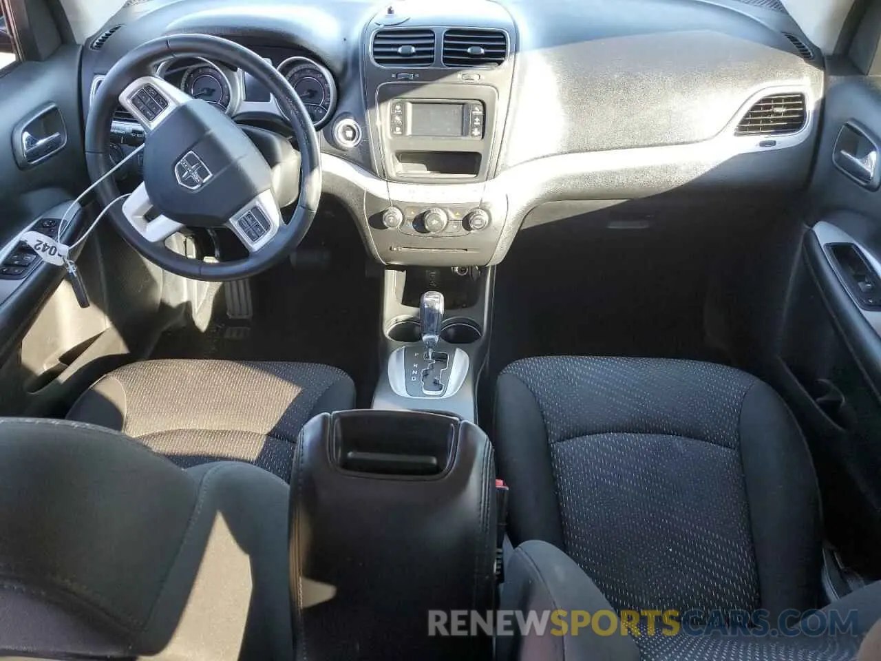 8 Photograph of a damaged car 3C4PDCAB3LT237920 DODGE JOURNEY 2020