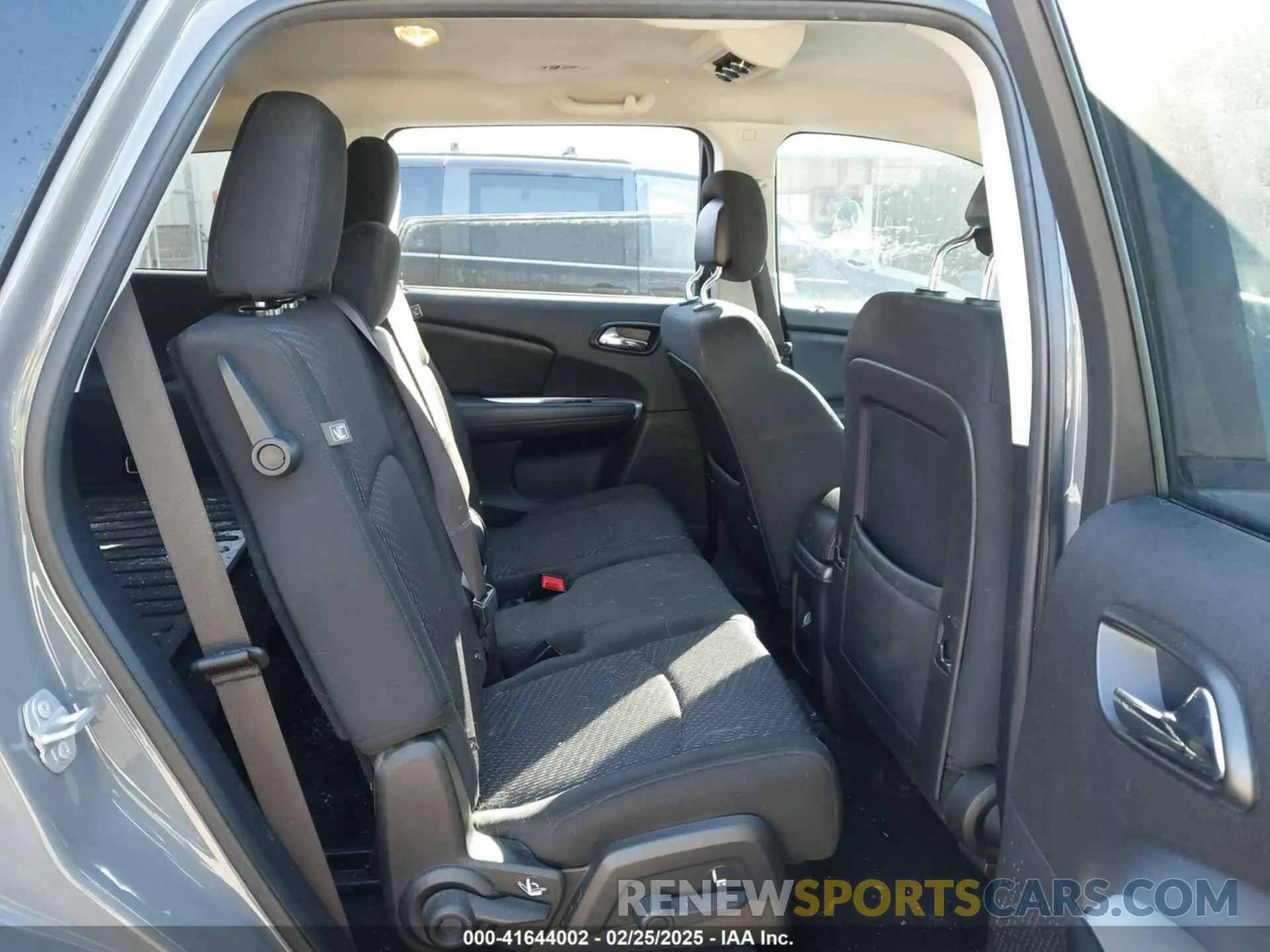 8 Photograph of a damaged car 3C4PDCAB3LT261182 DODGE JOURNEY 2020