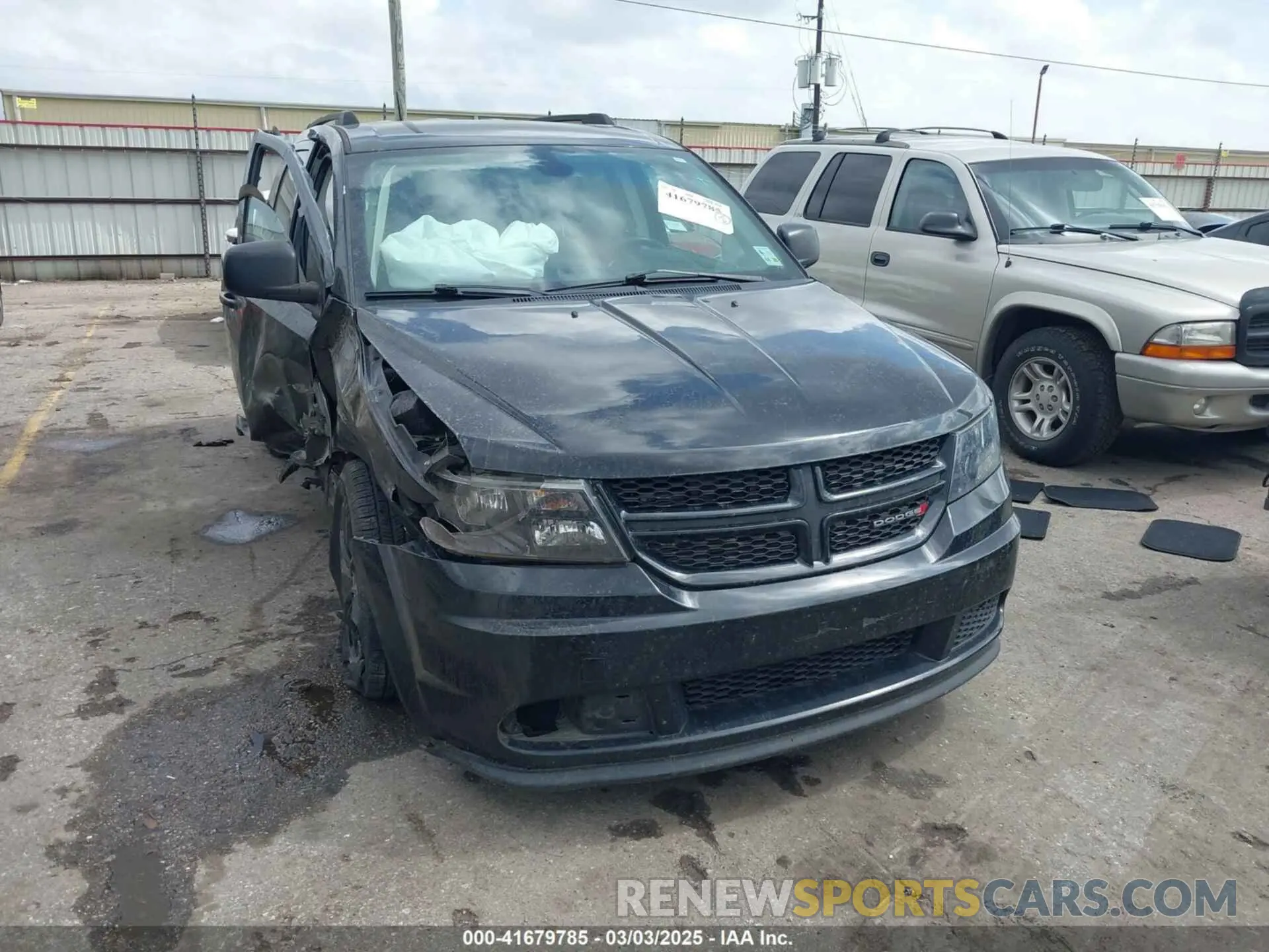 1 Photograph of a damaged car 3C4PDCAB3LT261747 DODGE JOURNEY 2020