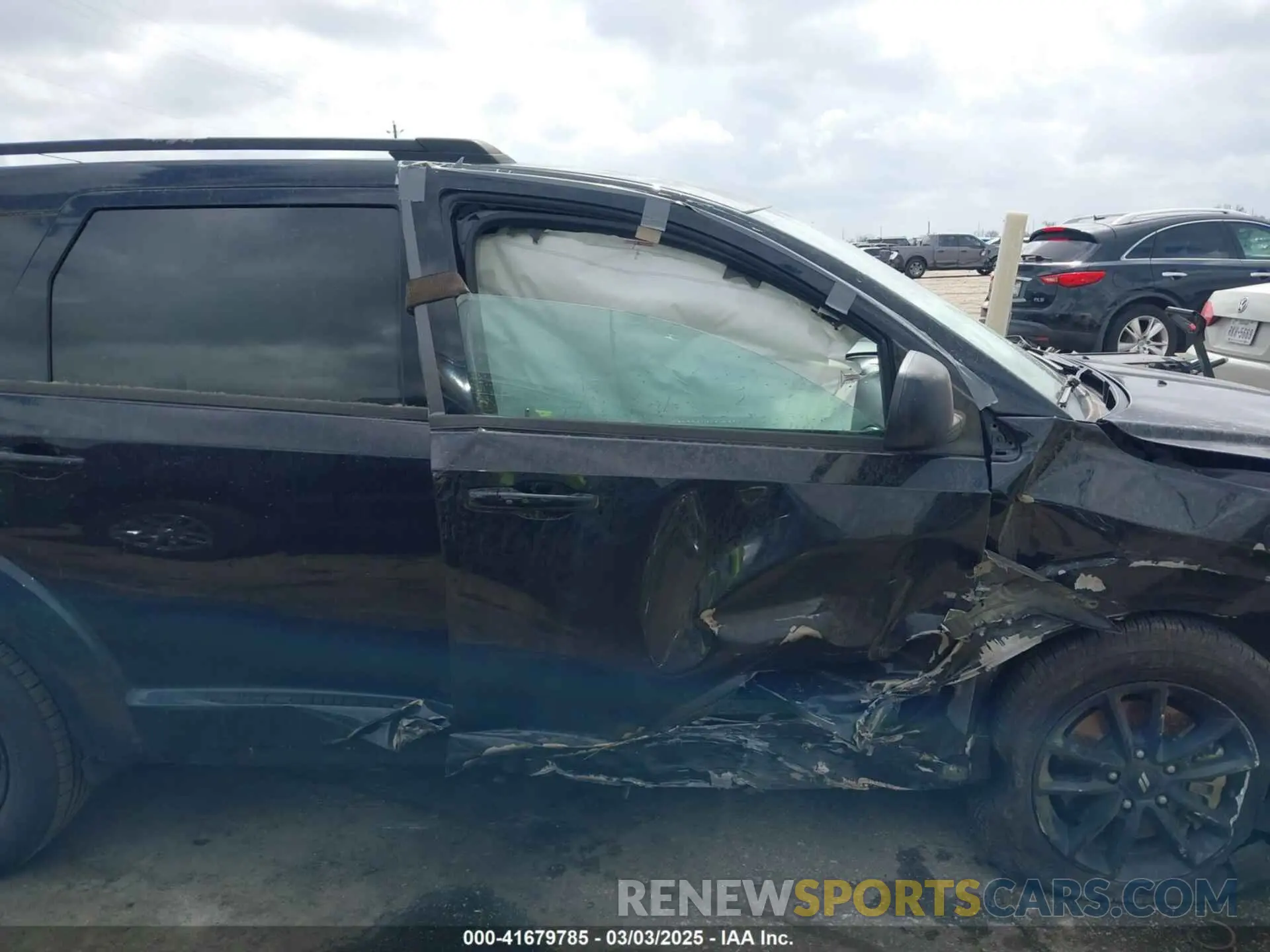 13 Photograph of a damaged car 3C4PDCAB3LT261747 DODGE JOURNEY 2020