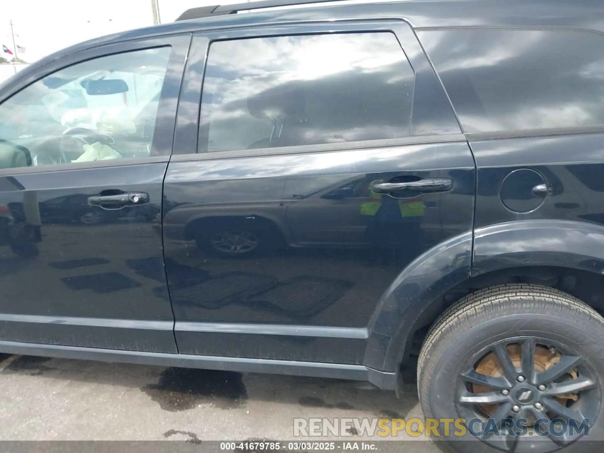 14 Photograph of a damaged car 3C4PDCAB3LT261747 DODGE JOURNEY 2020