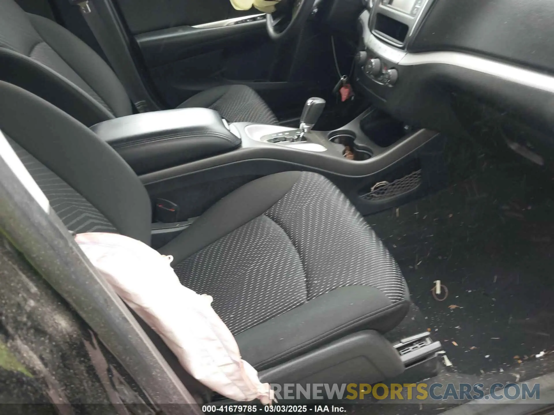 5 Photograph of a damaged car 3C4PDCAB3LT261747 DODGE JOURNEY 2020