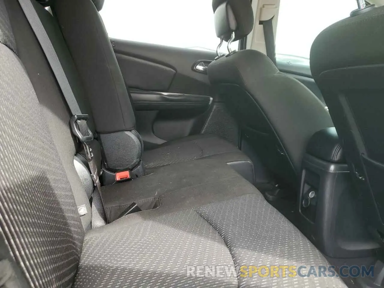 11 Photograph of a damaged car 3C4PDCAB3LT271906 DODGE JOURNEY 2020