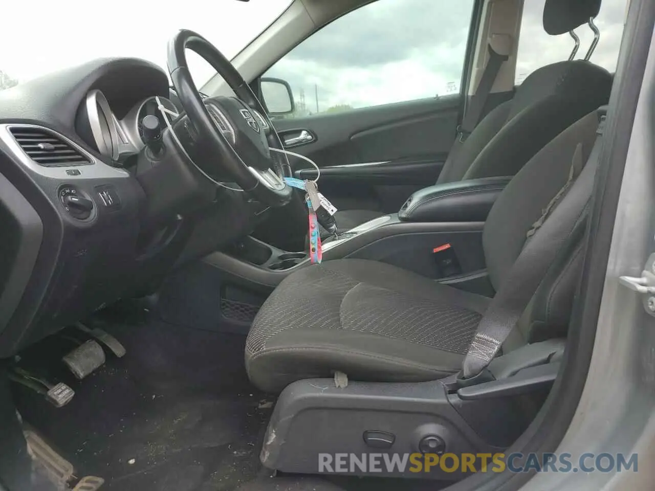 7 Photograph of a damaged car 3C4PDCAB3LT271906 DODGE JOURNEY 2020
