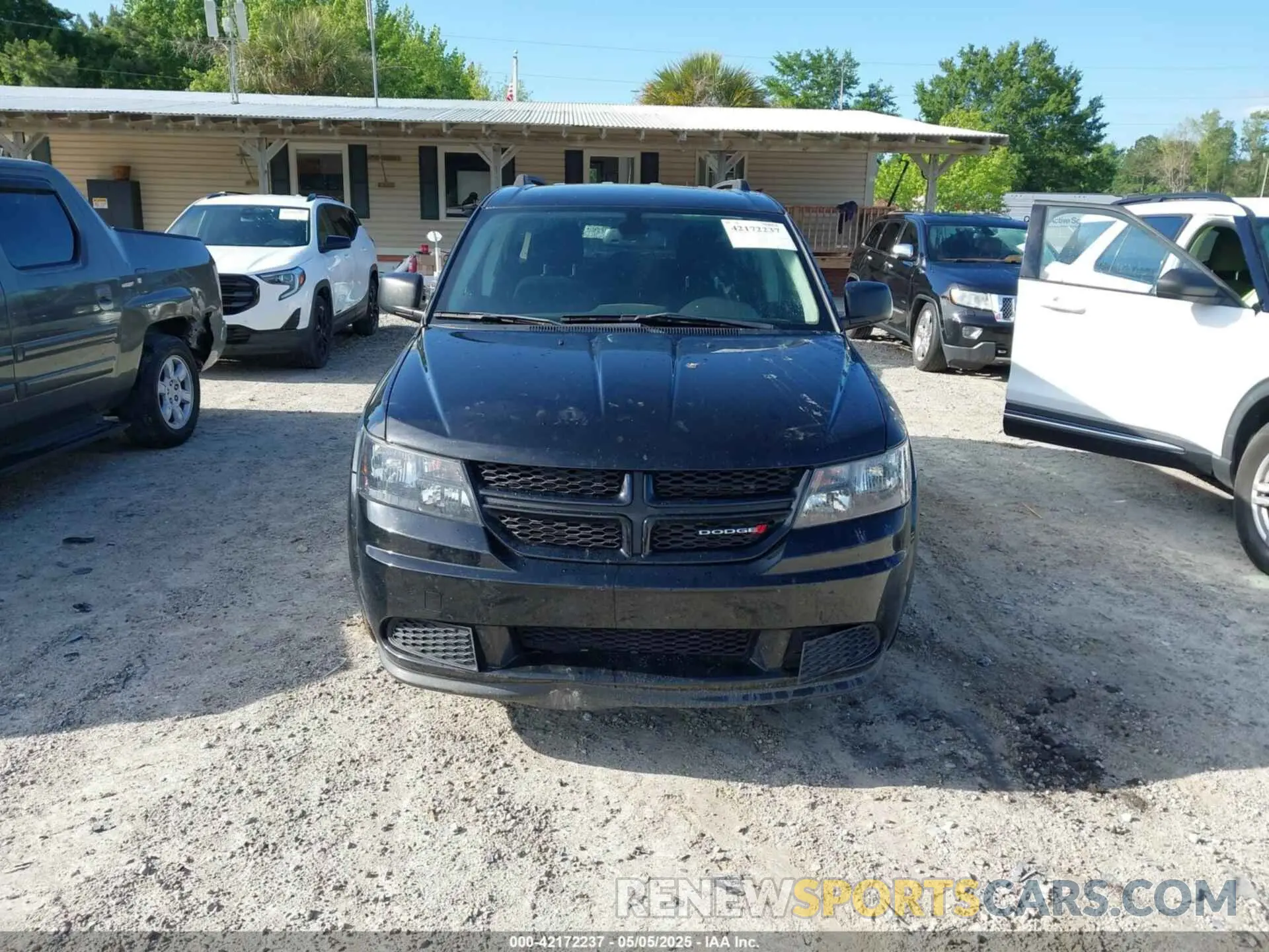 6 Photograph of a damaged car 3C4PDCAB3LT273039 DODGE JOURNEY 2020