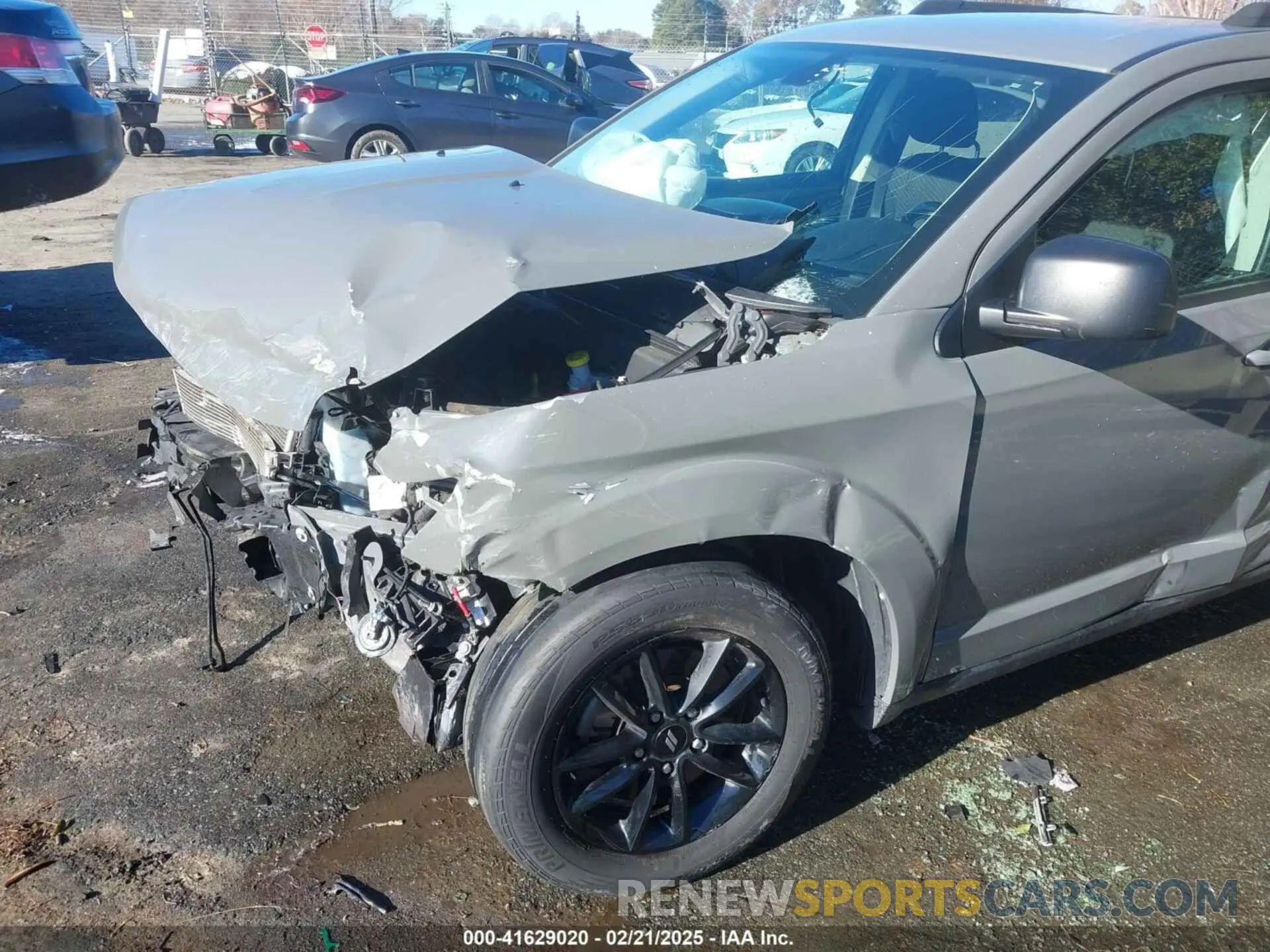 17 Photograph of a damaged car 3C4PDCAB3LT273512 DODGE JOURNEY 2020