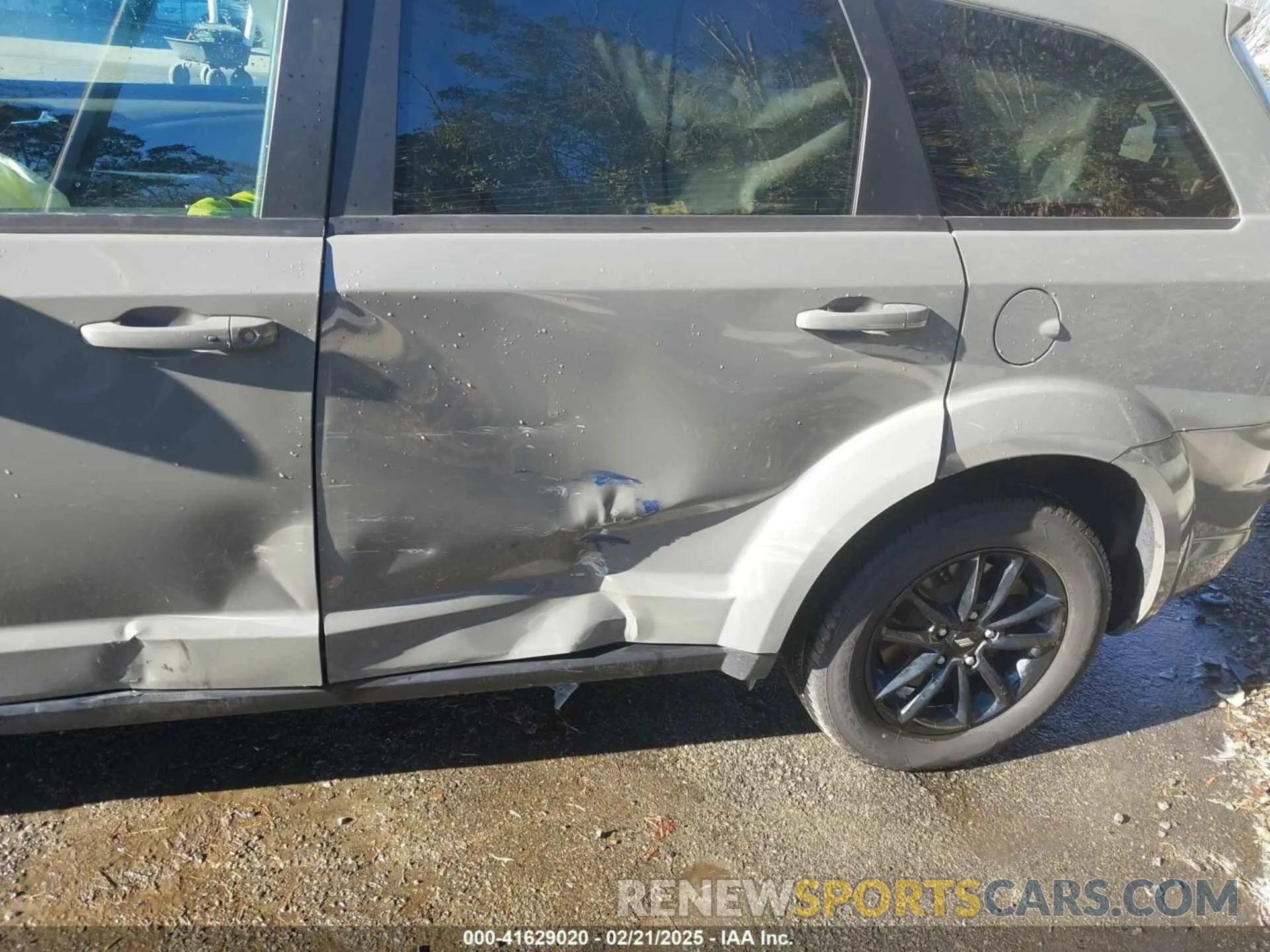 18 Photograph of a damaged car 3C4PDCAB3LT273512 DODGE JOURNEY 2020