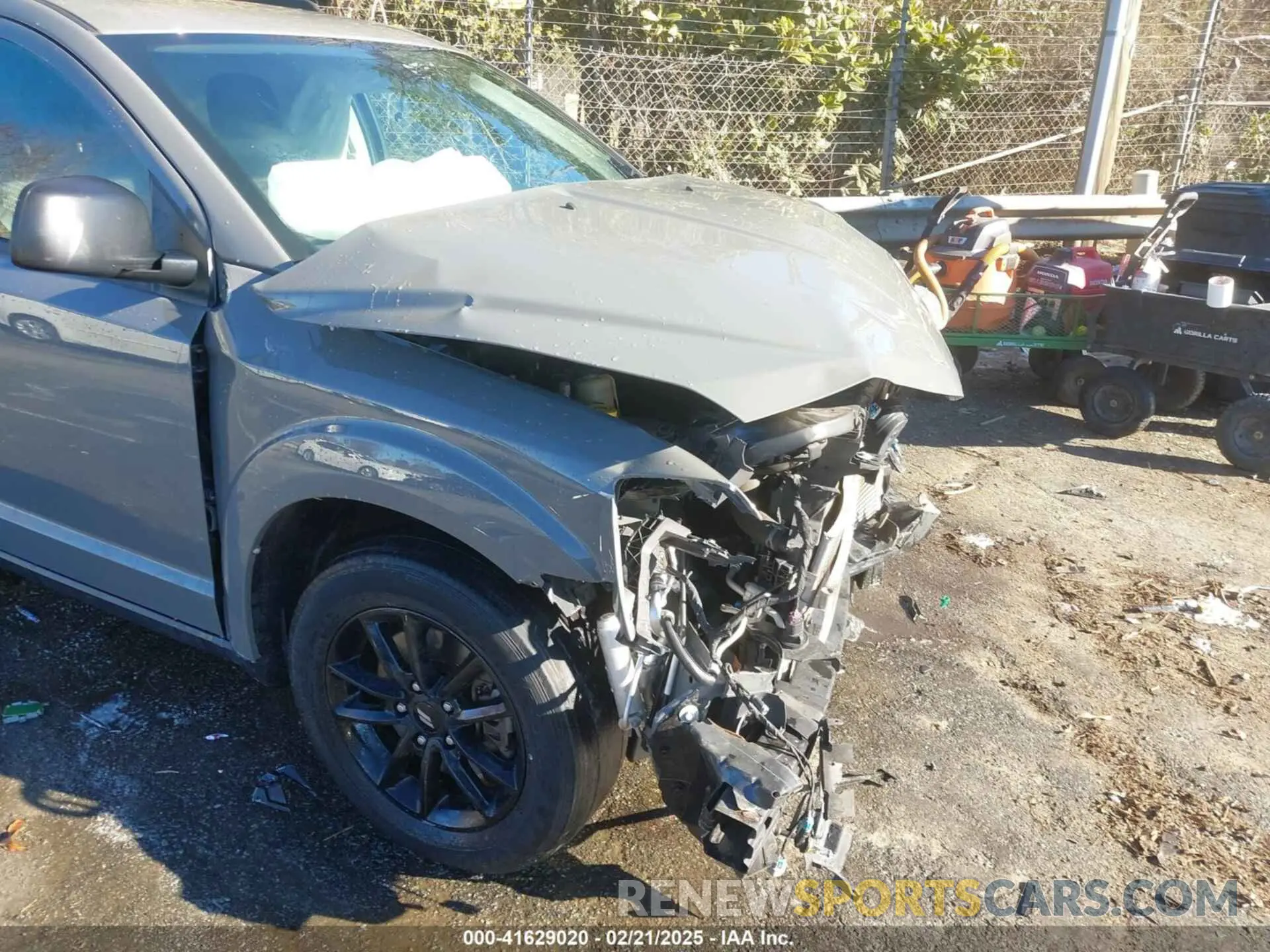 19 Photograph of a damaged car 3C4PDCAB3LT273512 DODGE JOURNEY 2020