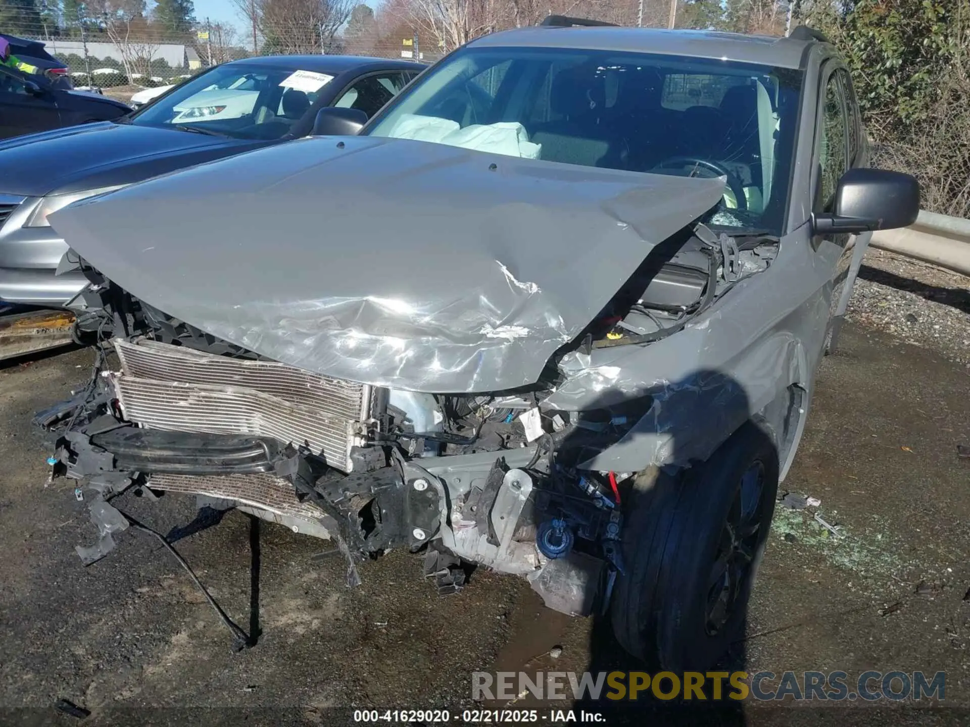 6 Photograph of a damaged car 3C4PDCAB3LT273512 DODGE JOURNEY 2020