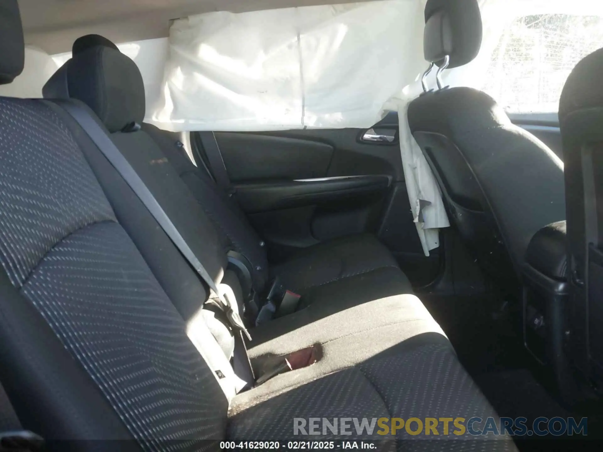 8 Photograph of a damaged car 3C4PDCAB3LT273512 DODGE JOURNEY 2020