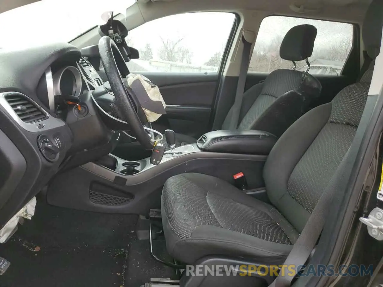7 Photograph of a damaged car 3C4PDCAB3LT274000 DODGE JOURNEY 2020