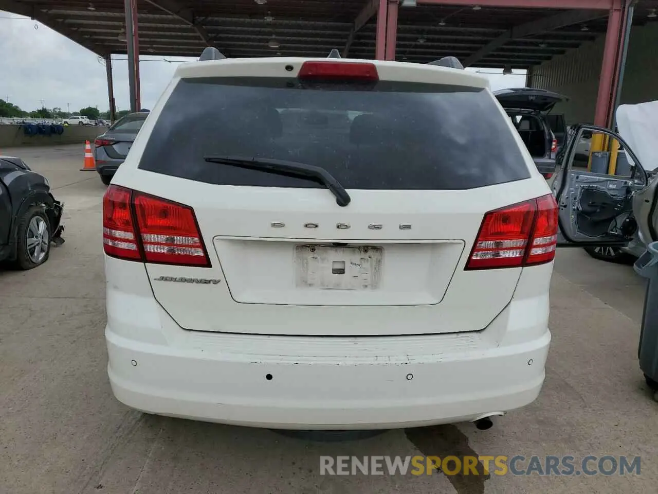 6 Photograph of a damaged car 3C4PDCAB3LT274708 DODGE JOURNEY 2020