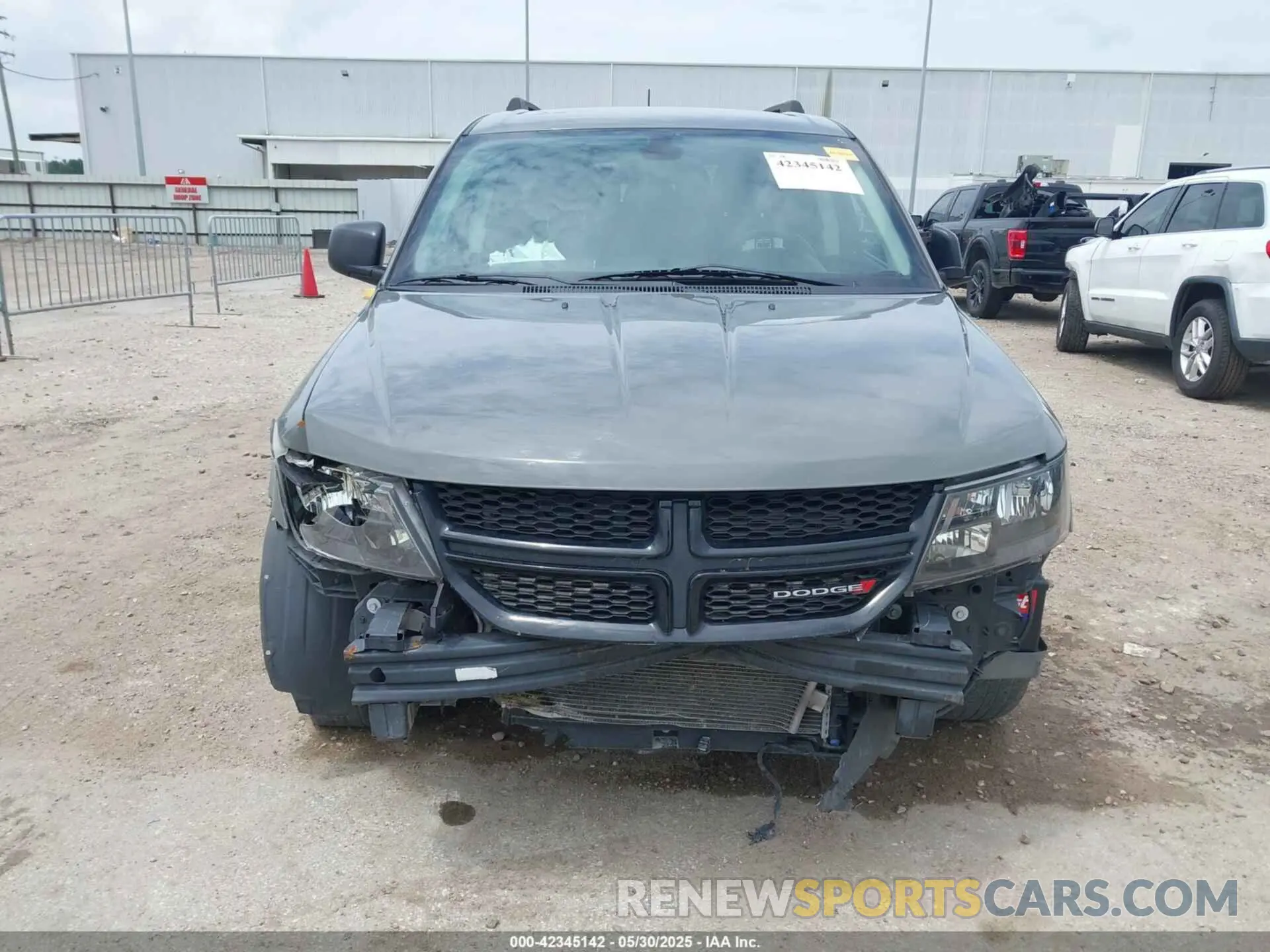 12 Photograph of a damaged car 3C4PDCAB3LT275163 DODGE JOURNEY 2020