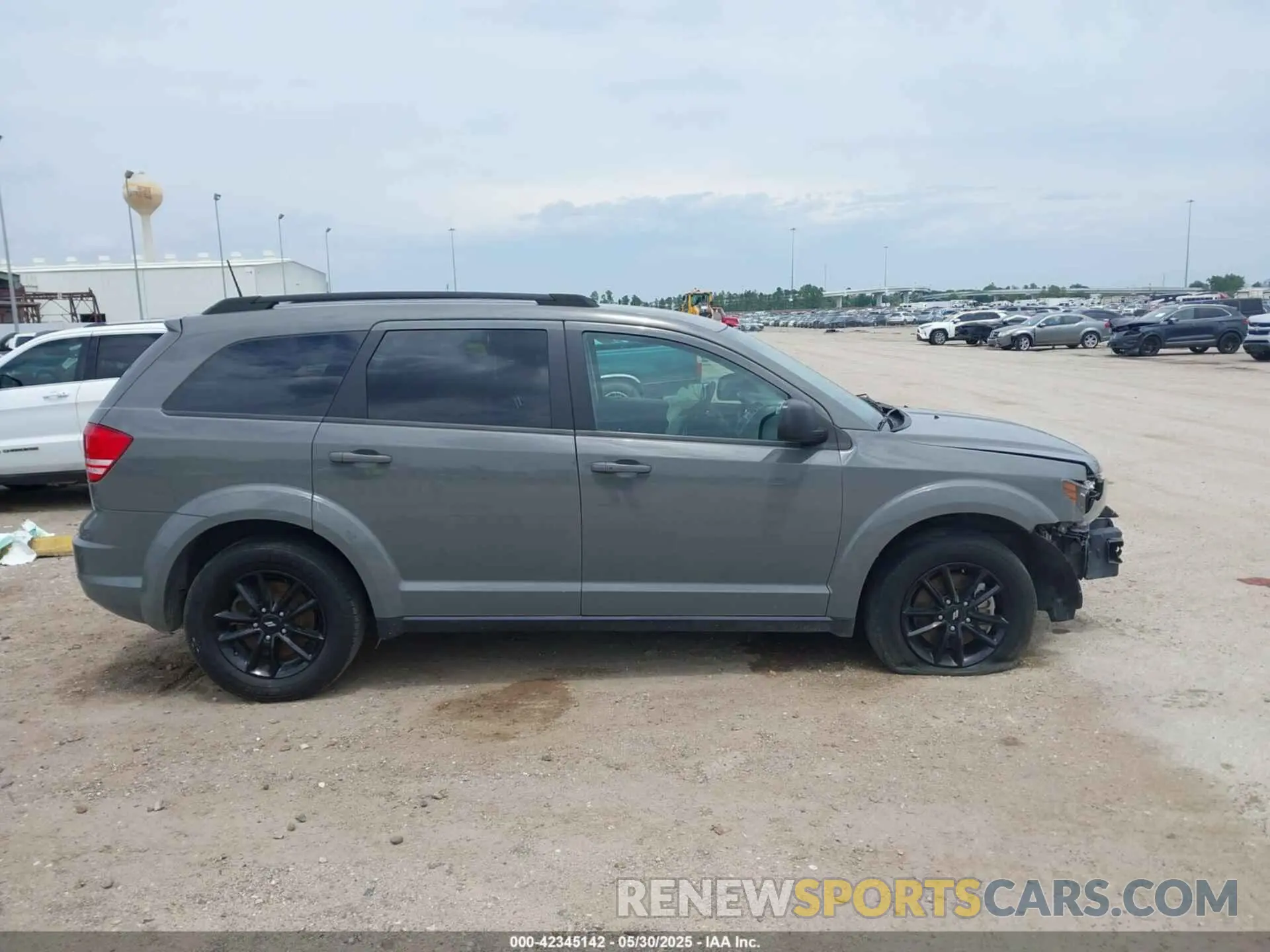 13 Photograph of a damaged car 3C4PDCAB3LT275163 DODGE JOURNEY 2020