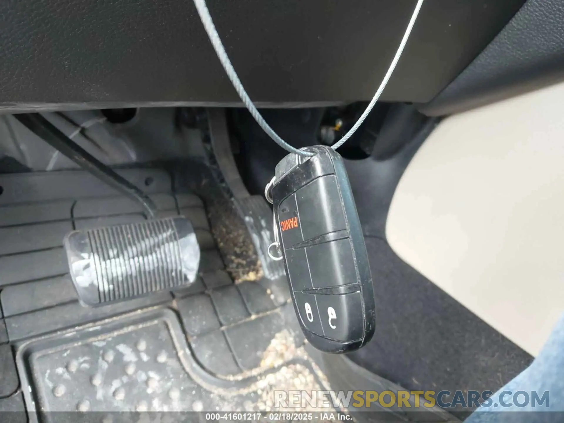 11 Photograph of a damaged car 3C4PDCAB4LT226263 DODGE JOURNEY 2020