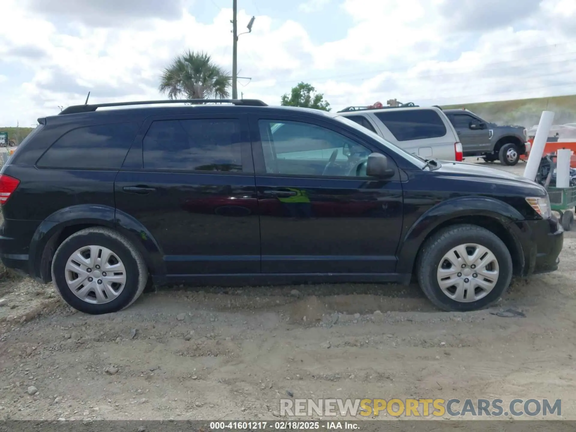 13 Photograph of a damaged car 3C4PDCAB4LT226263 DODGE JOURNEY 2020