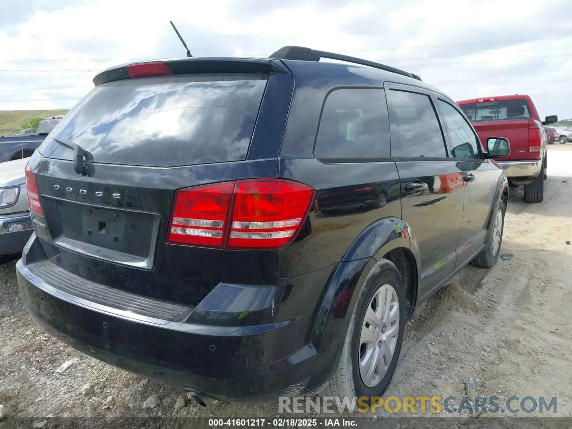 4 Photograph of a damaged car 3C4PDCAB4LT226263 DODGE JOURNEY 2020
